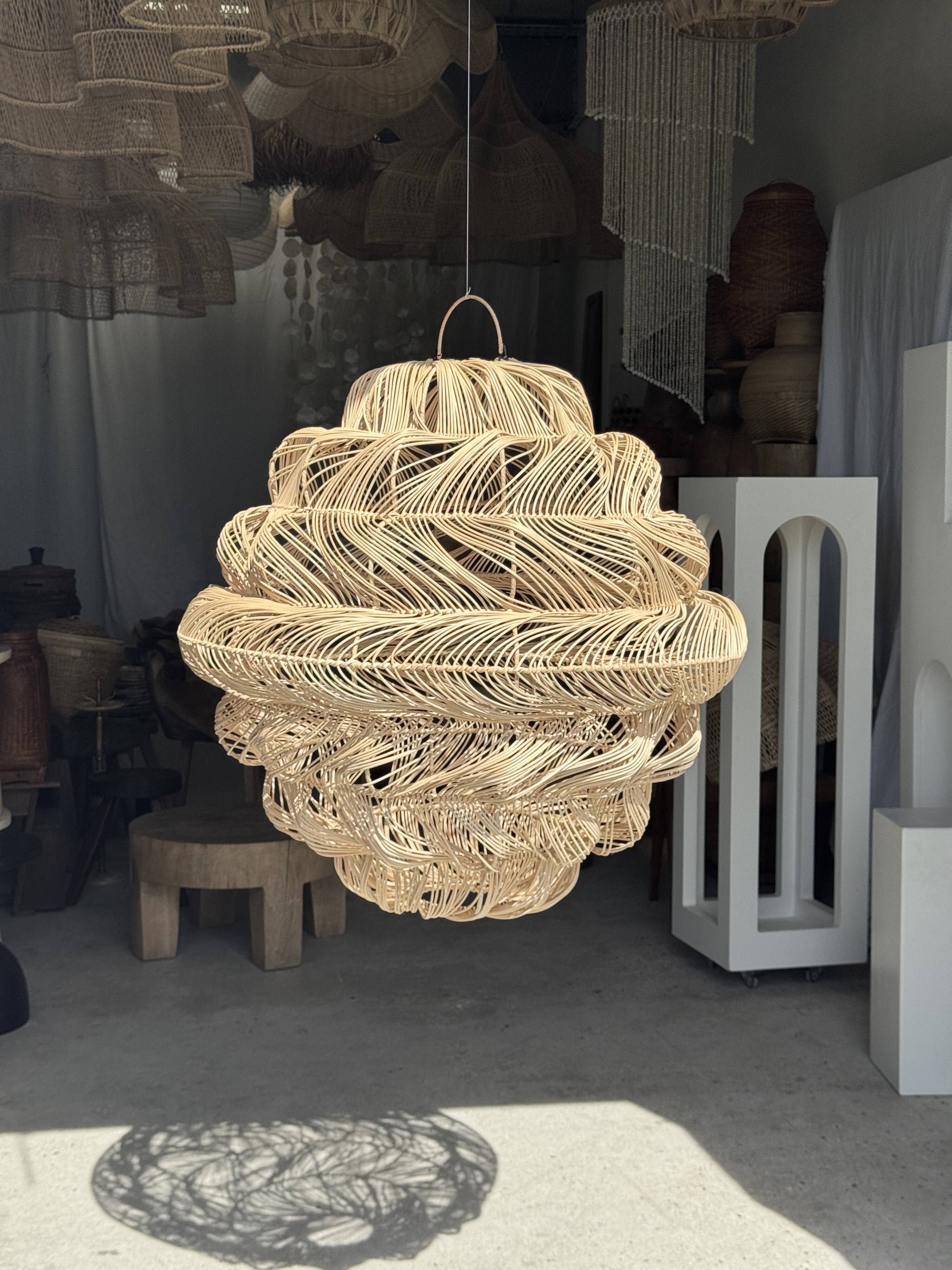 Suspension or rattan lampshade in an elongated spherical shape, layered H80 D