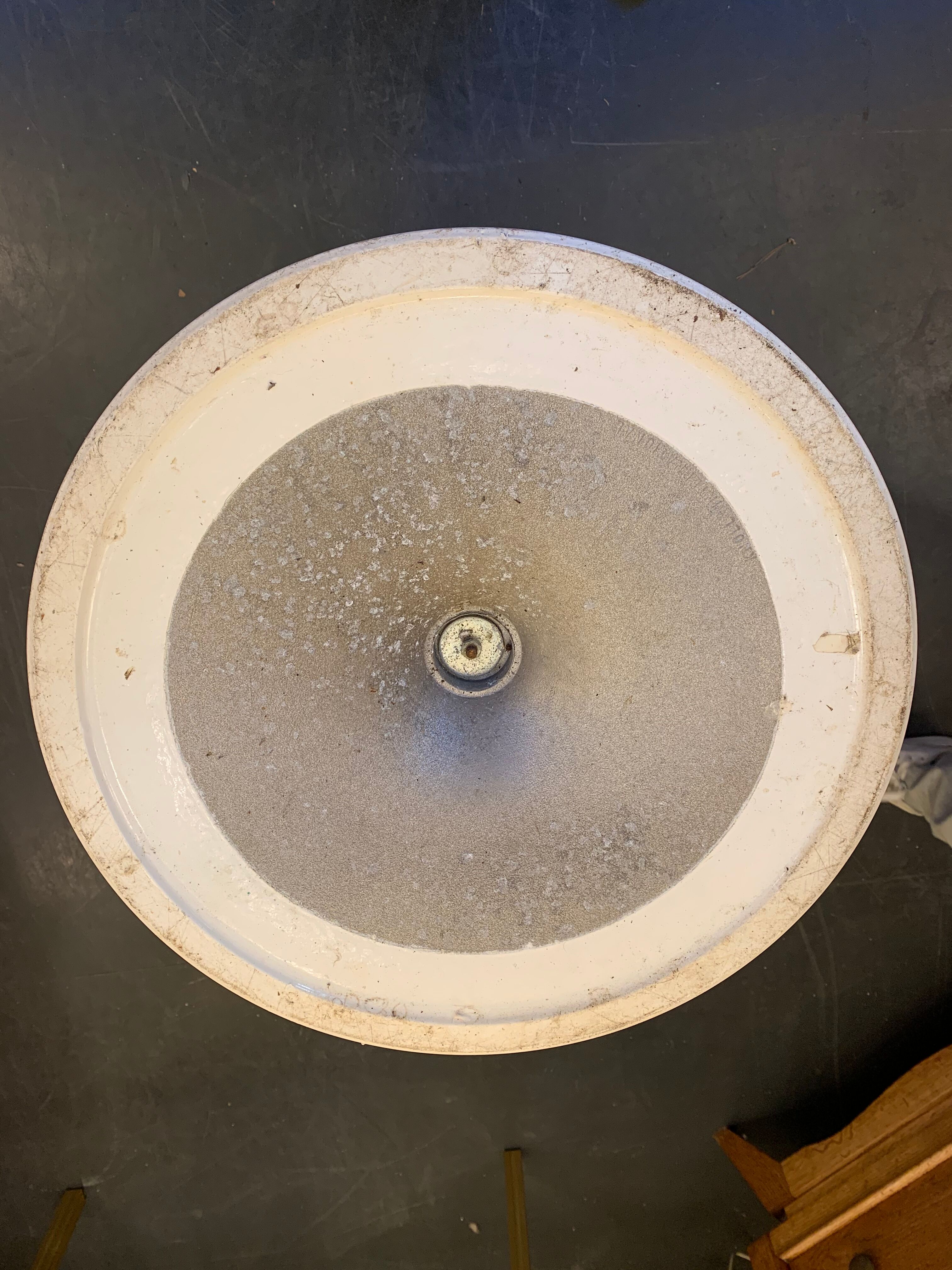 Tulip foot round table by Eero Saarinen for Knoll