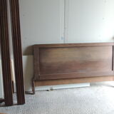 Massive, sober and classy oak bed