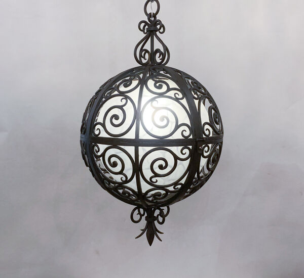 Suspension ronde en fer forgé avec sphère intérieure en verre, c.1930