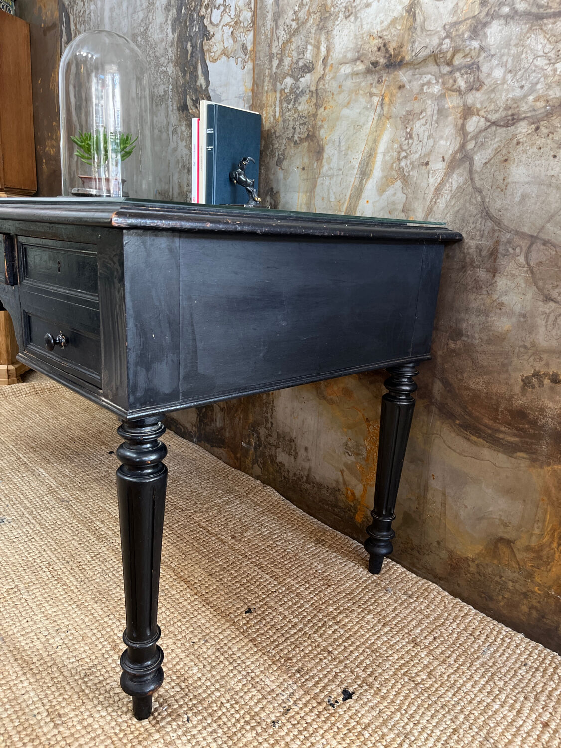 Bureau XIXeme laqué noir et sous main verre biseauté