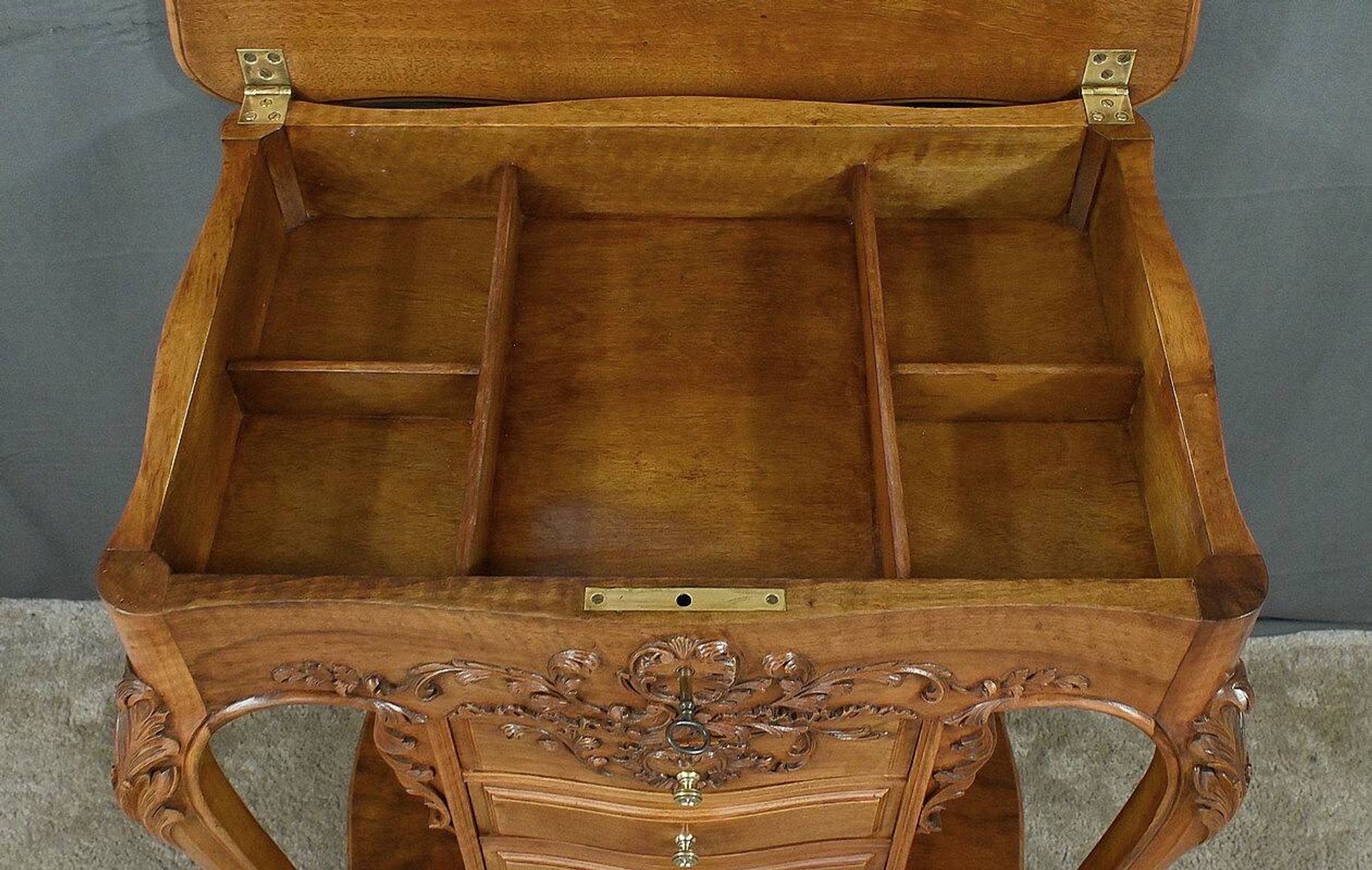 Walnut Coffee Table, Louis XV Style – Early 20th Century