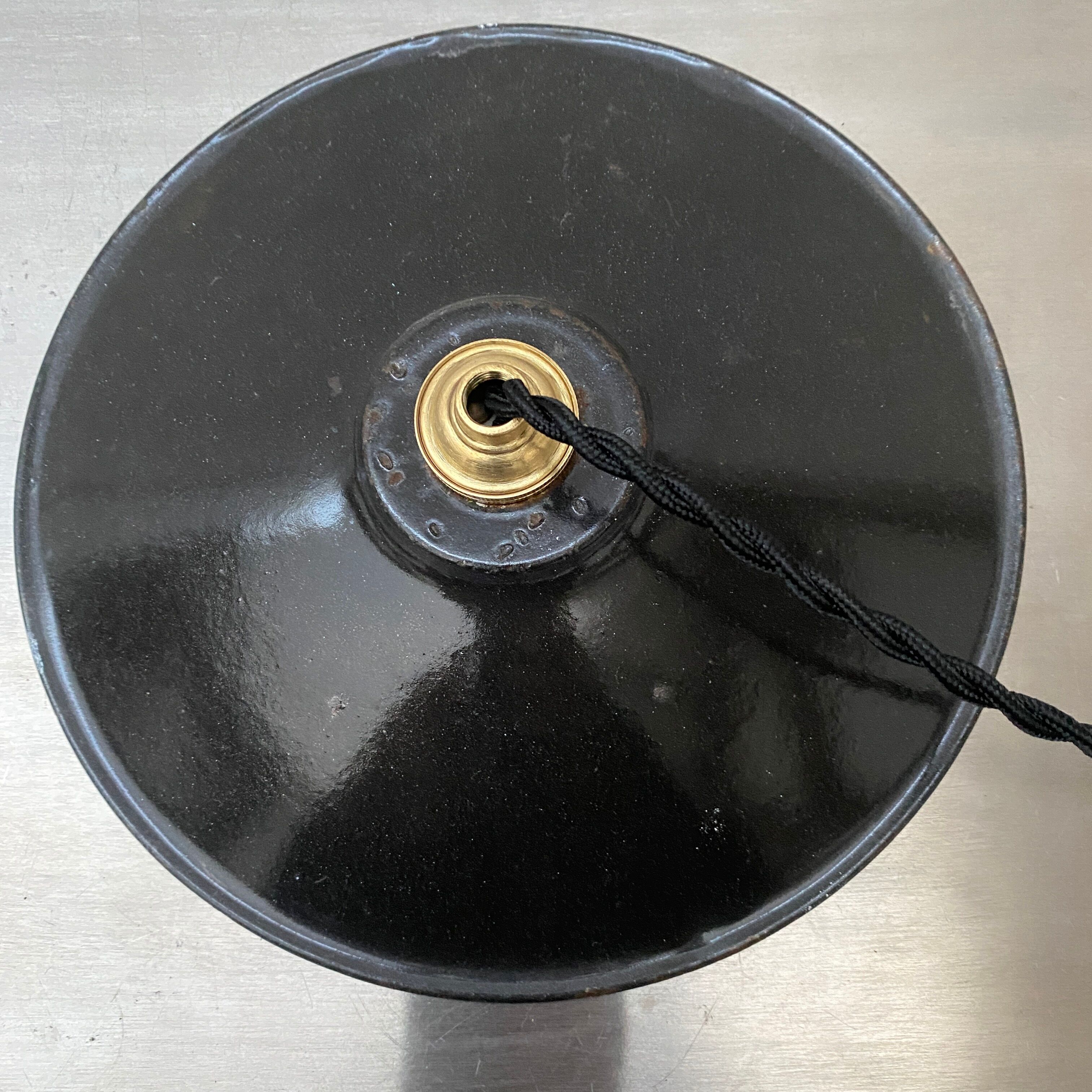 Lot 2 industrial hanging emaillee noires