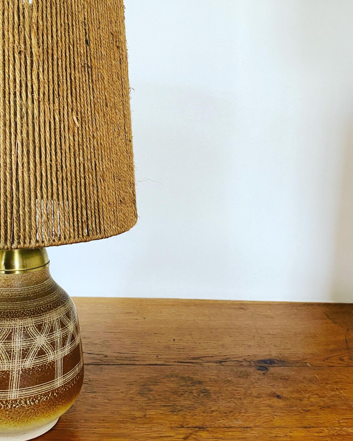 Table lamp