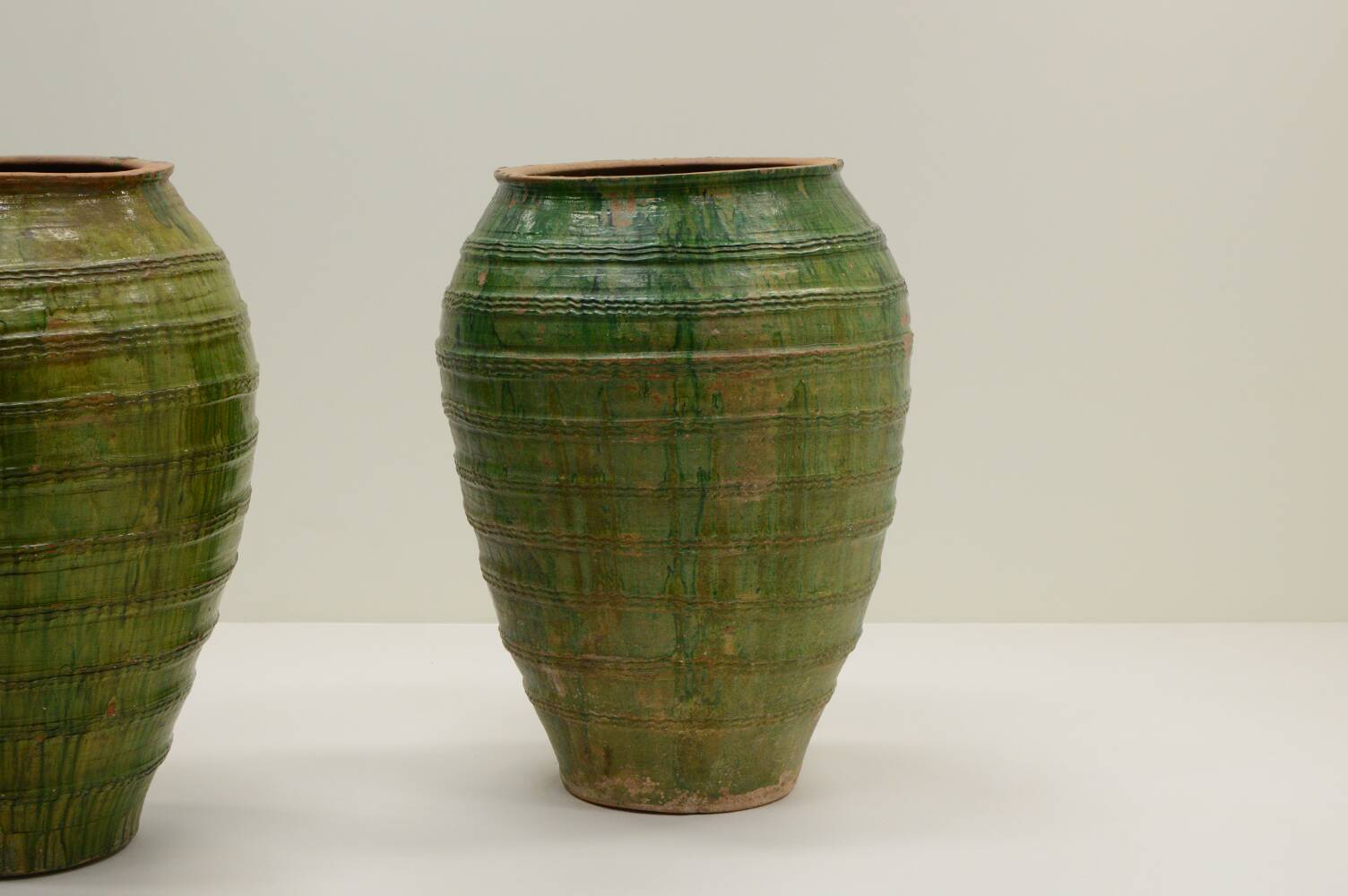 Set of 2 large early 16th century Tuscany vases, Italy.