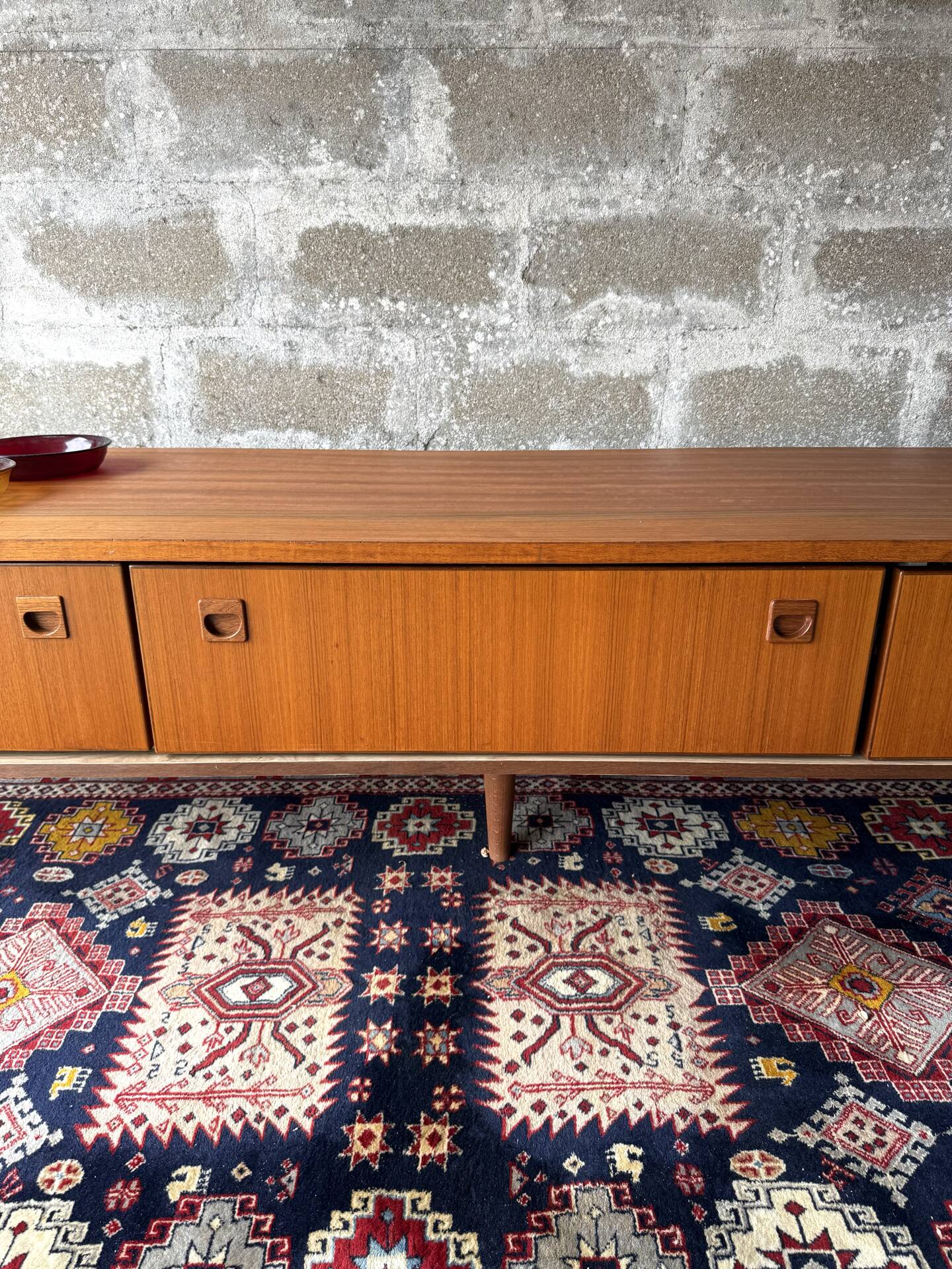 Vintage low Scandinavian sideboard in teak, 1970.