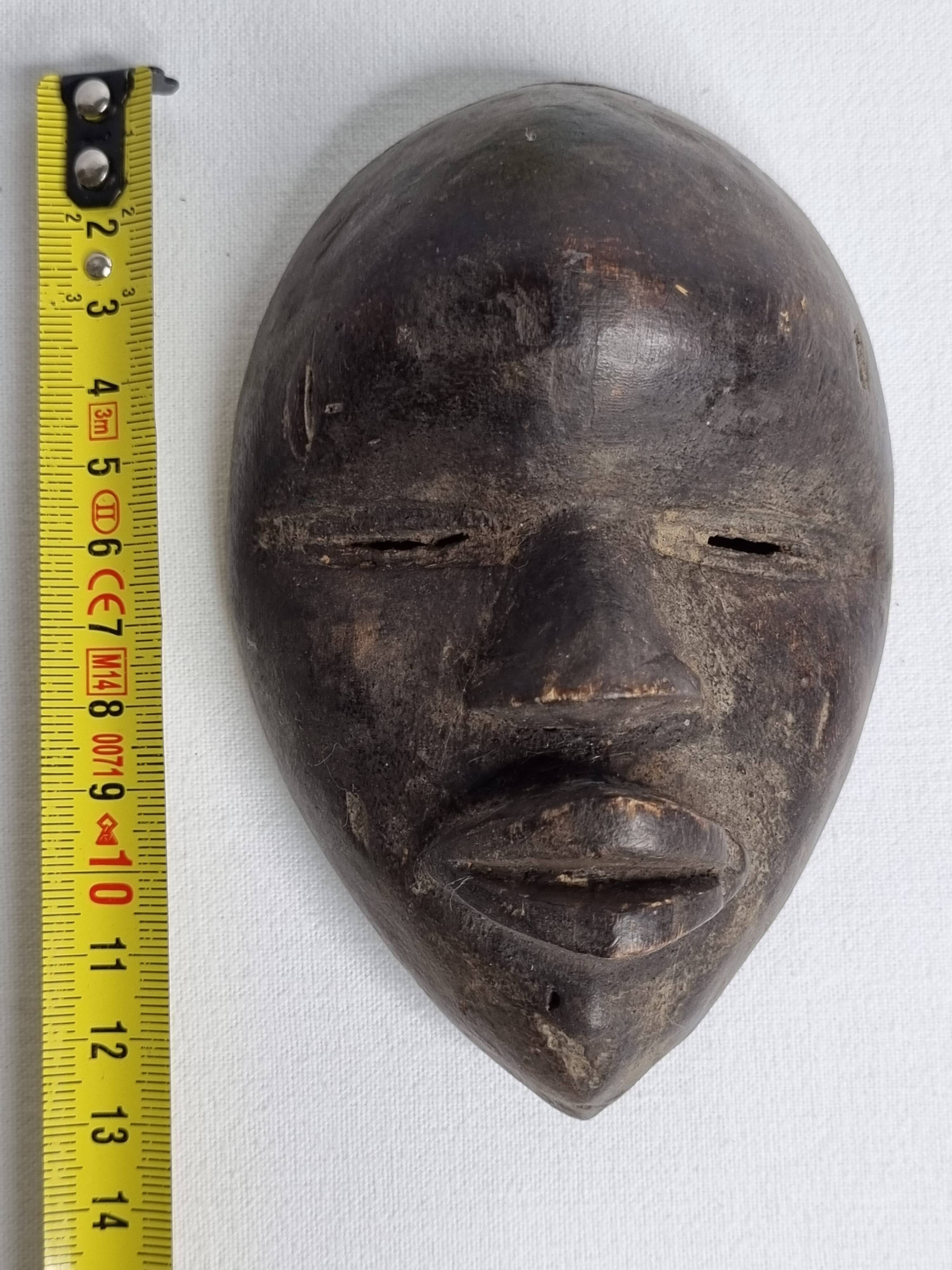 Passport mask, Dan in patinated wood – Ivory Coast, 20th century, 13 cm