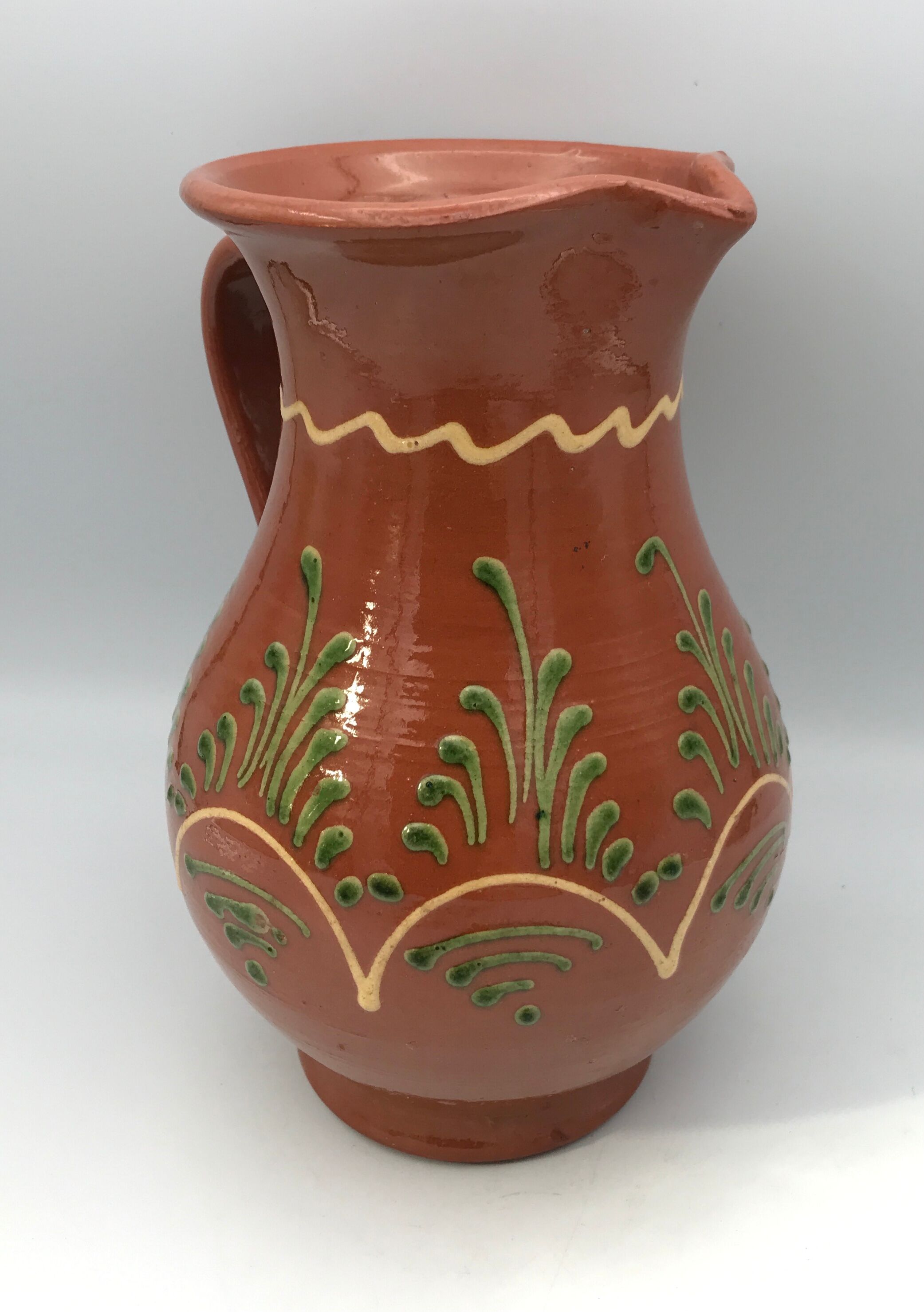 Vintage pitcher in glazed terracotta and polychrome décor