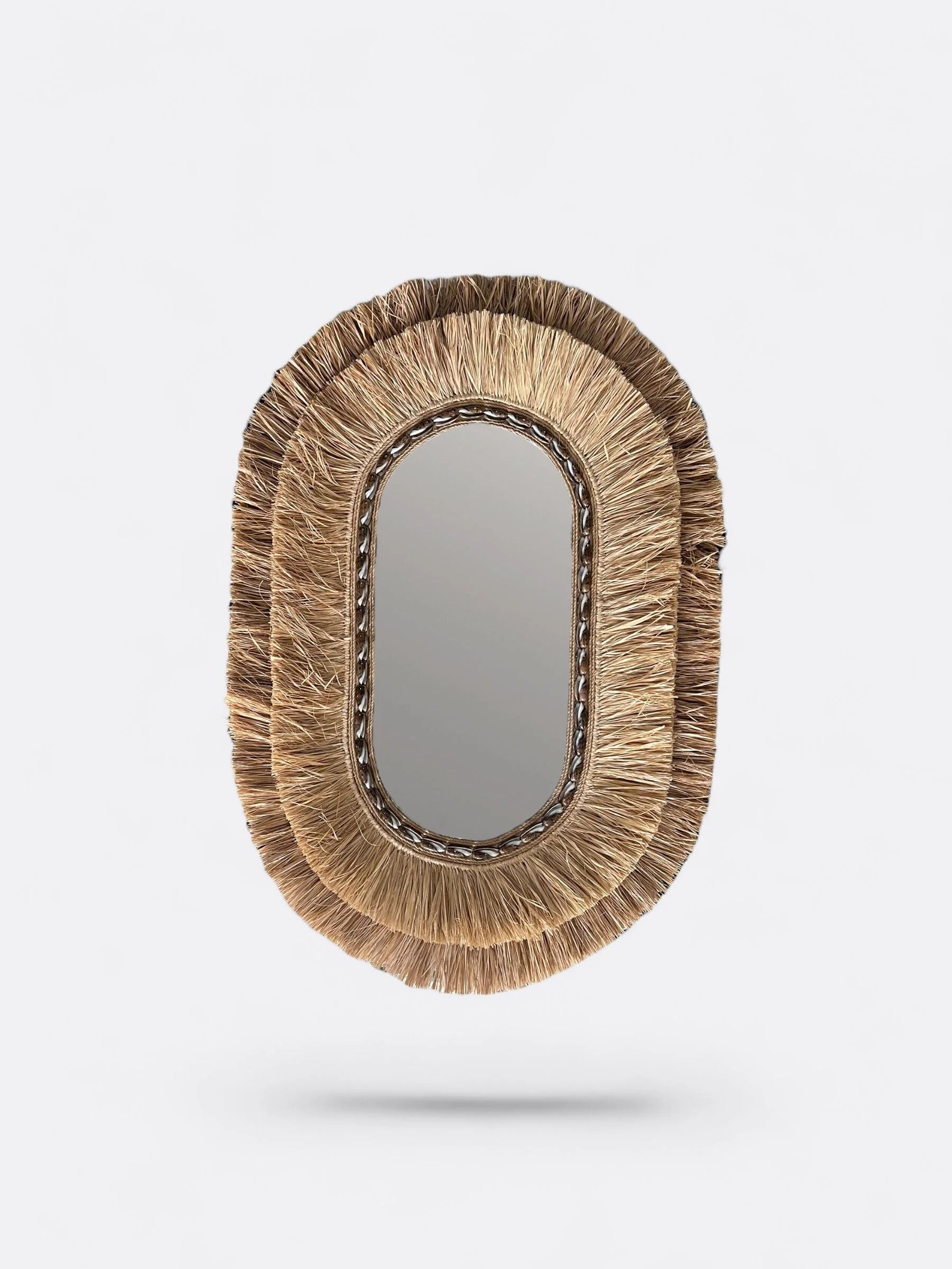 Handcrafted oval mirror in raffia and shells