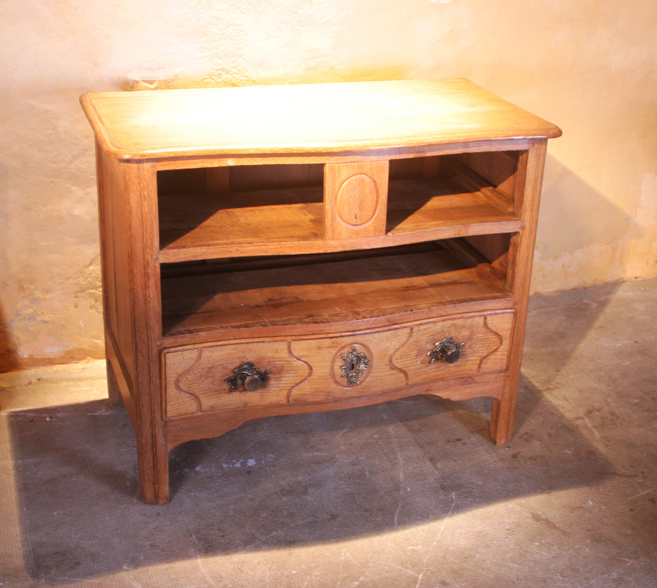18th-century dresser