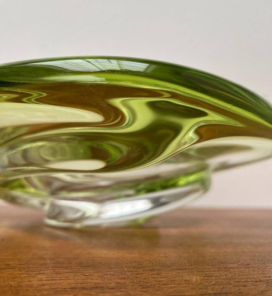 Mid-century modern crystal fruit bowl by Rene Delvenne for Val Saint Lambert, Belgium, 1960s.
