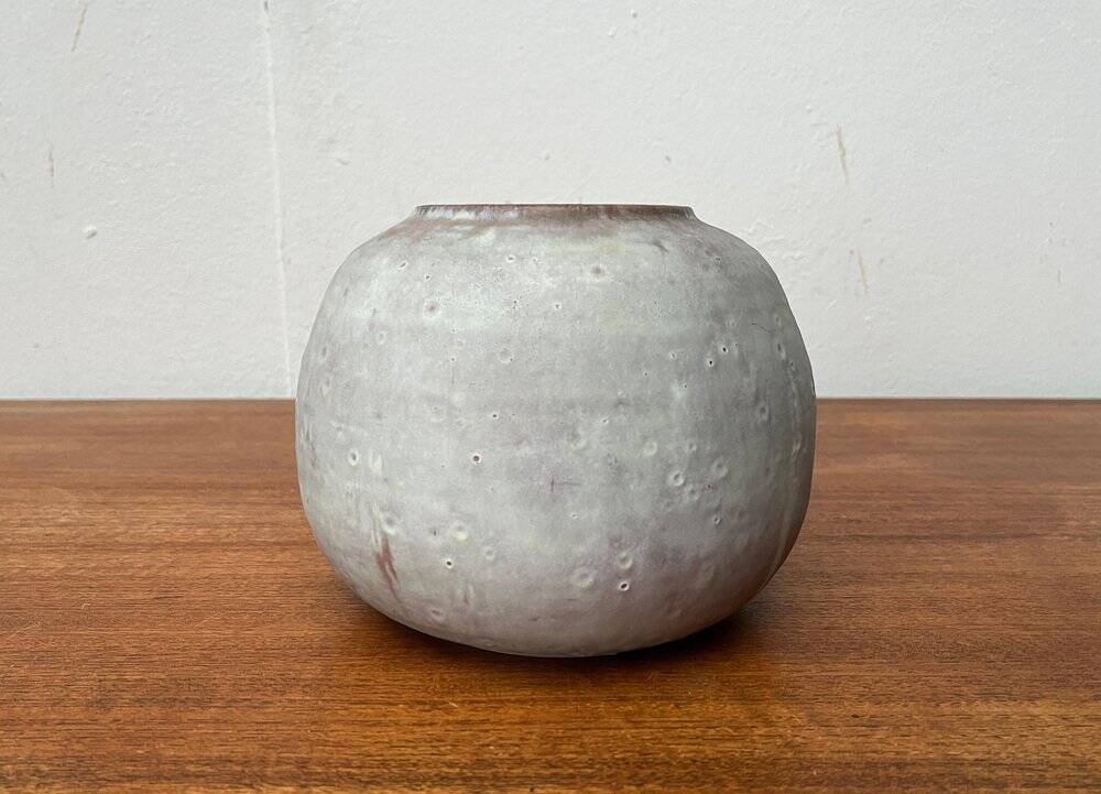 Minimalist vase from a German workshop from the mid-century by Lu and Gerd Grove, 1961.
