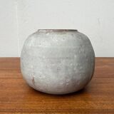 Minimalist vase from a German workshop from the mid-century by Lu and Gerd Grove, 1961.