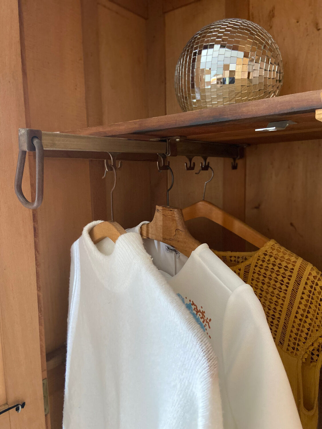 Armoire parisienne