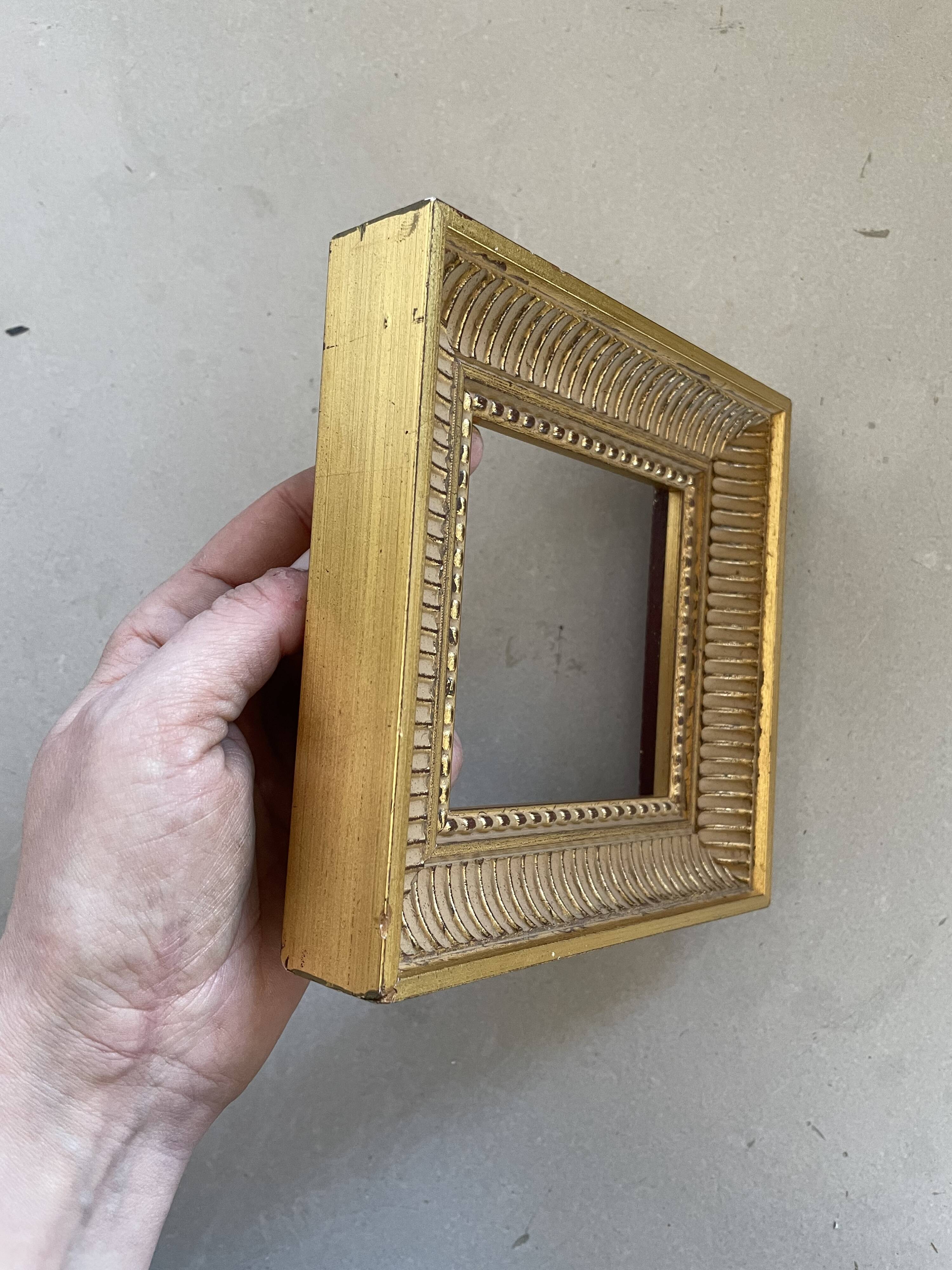 Golden frame 15x15cm