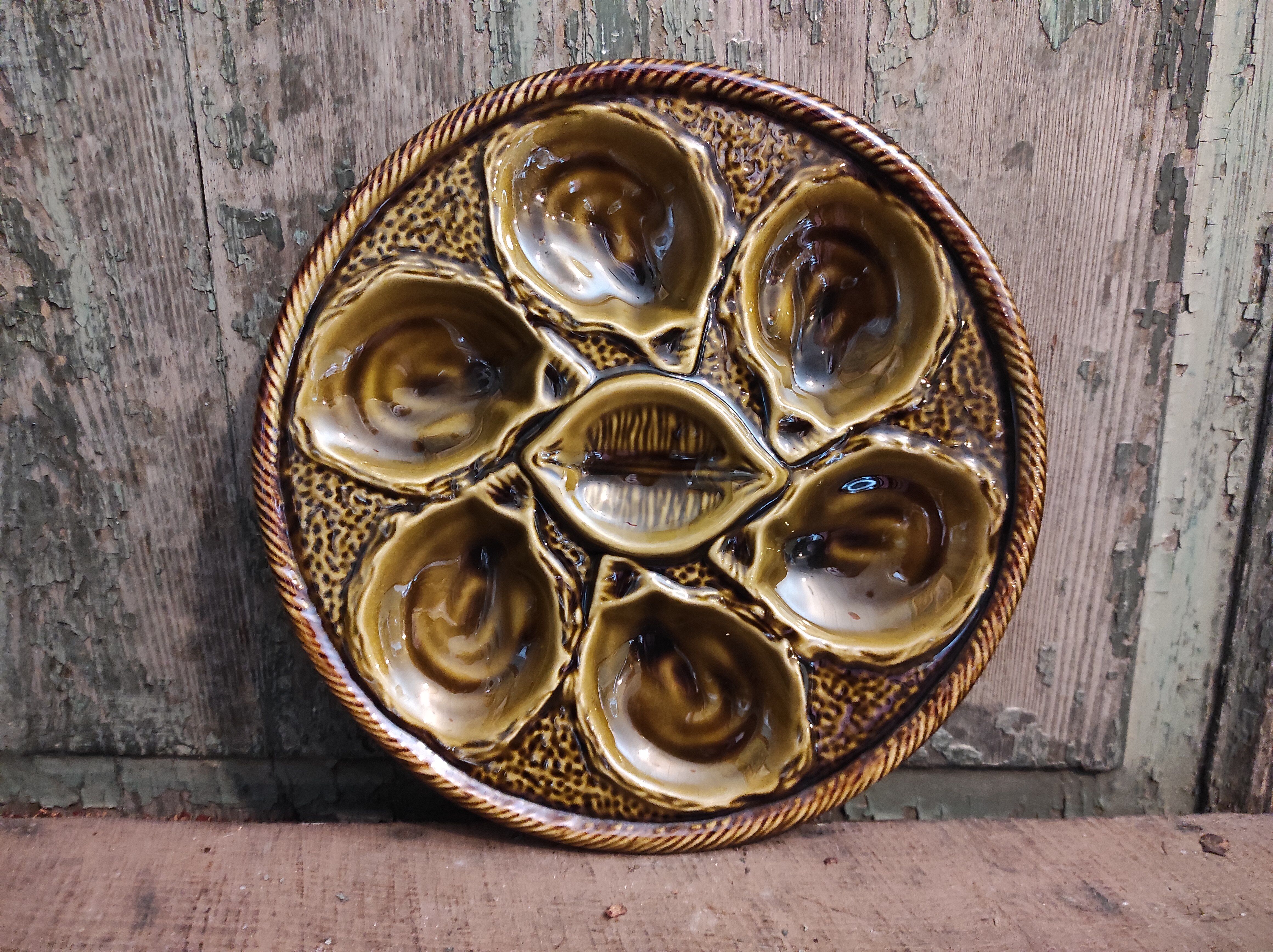 Vintage French oyster plate in Majolica from Saint Clément