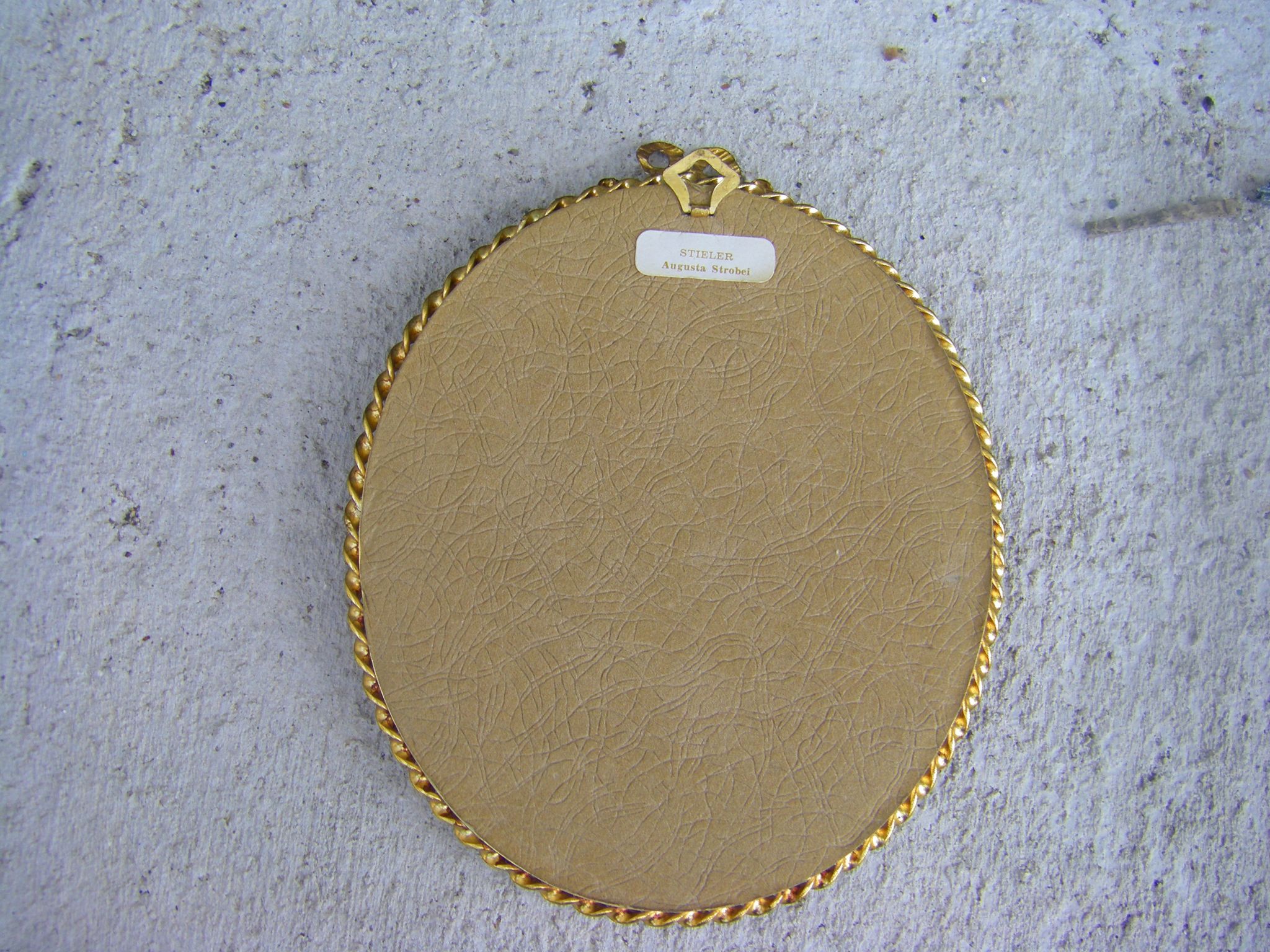 Portrait miniature medallion