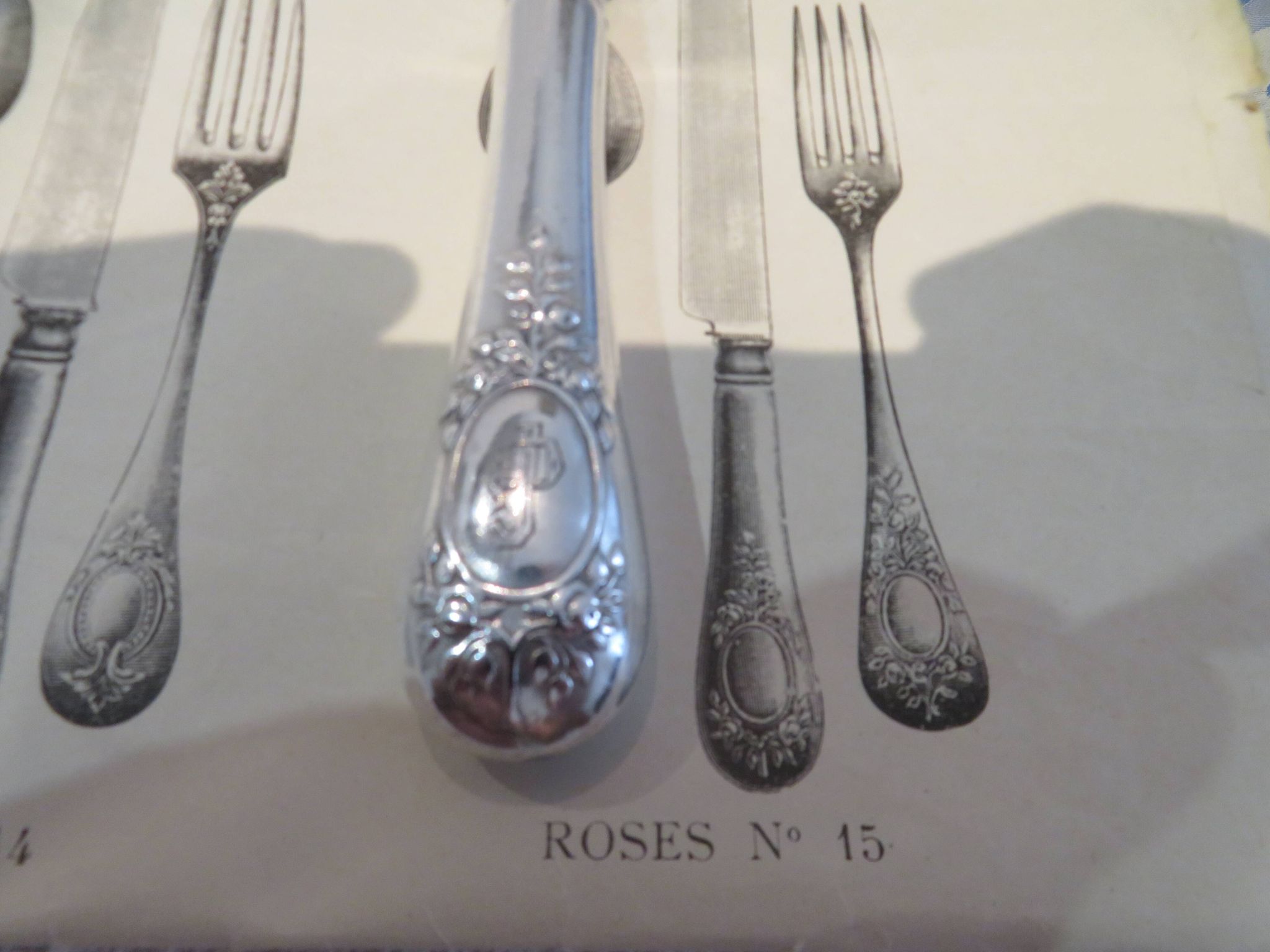 11 silver-plated dessert knives, Ercuis goldsmith, Roses model, Louis XVI style