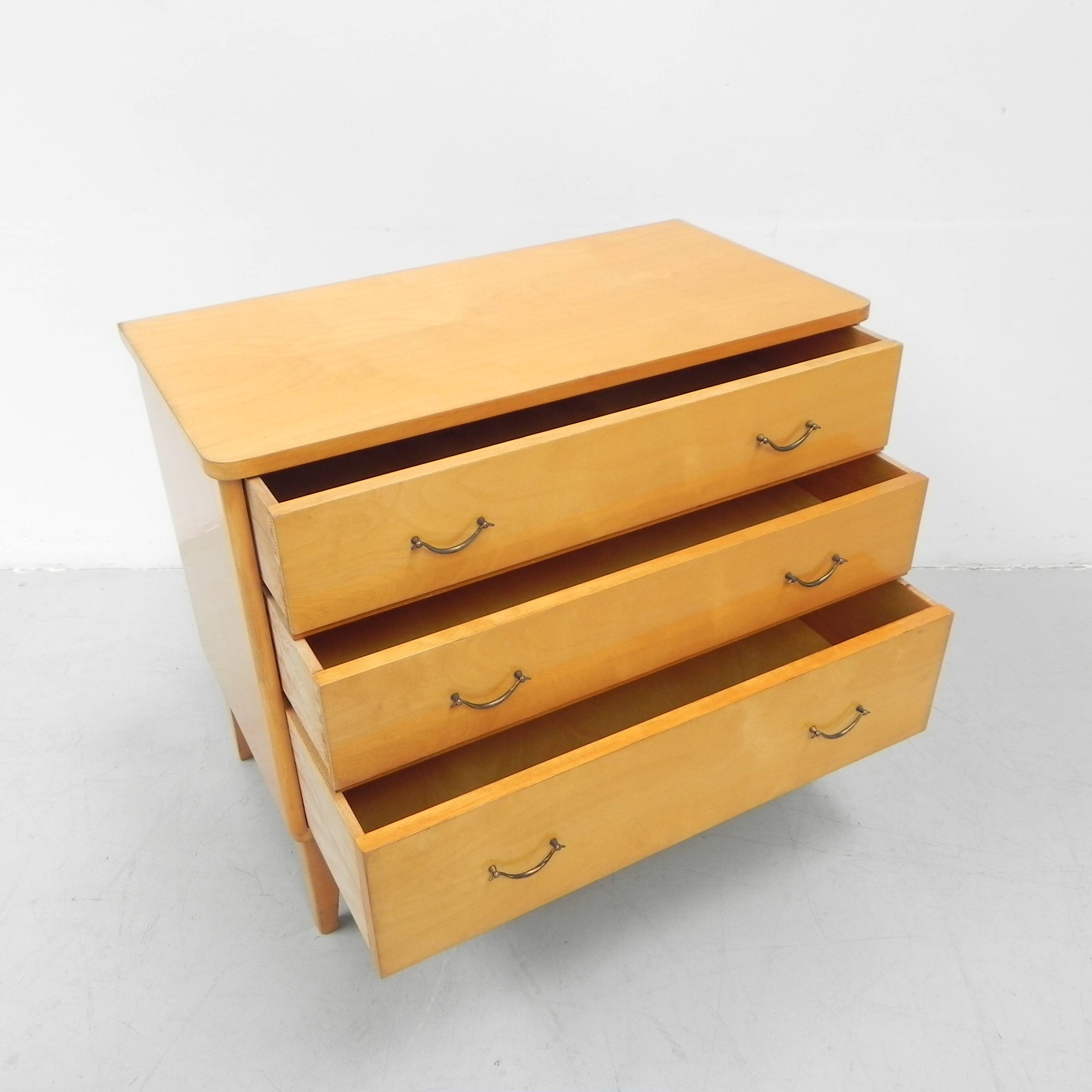 Vintage chest of drawers with 3 drawers