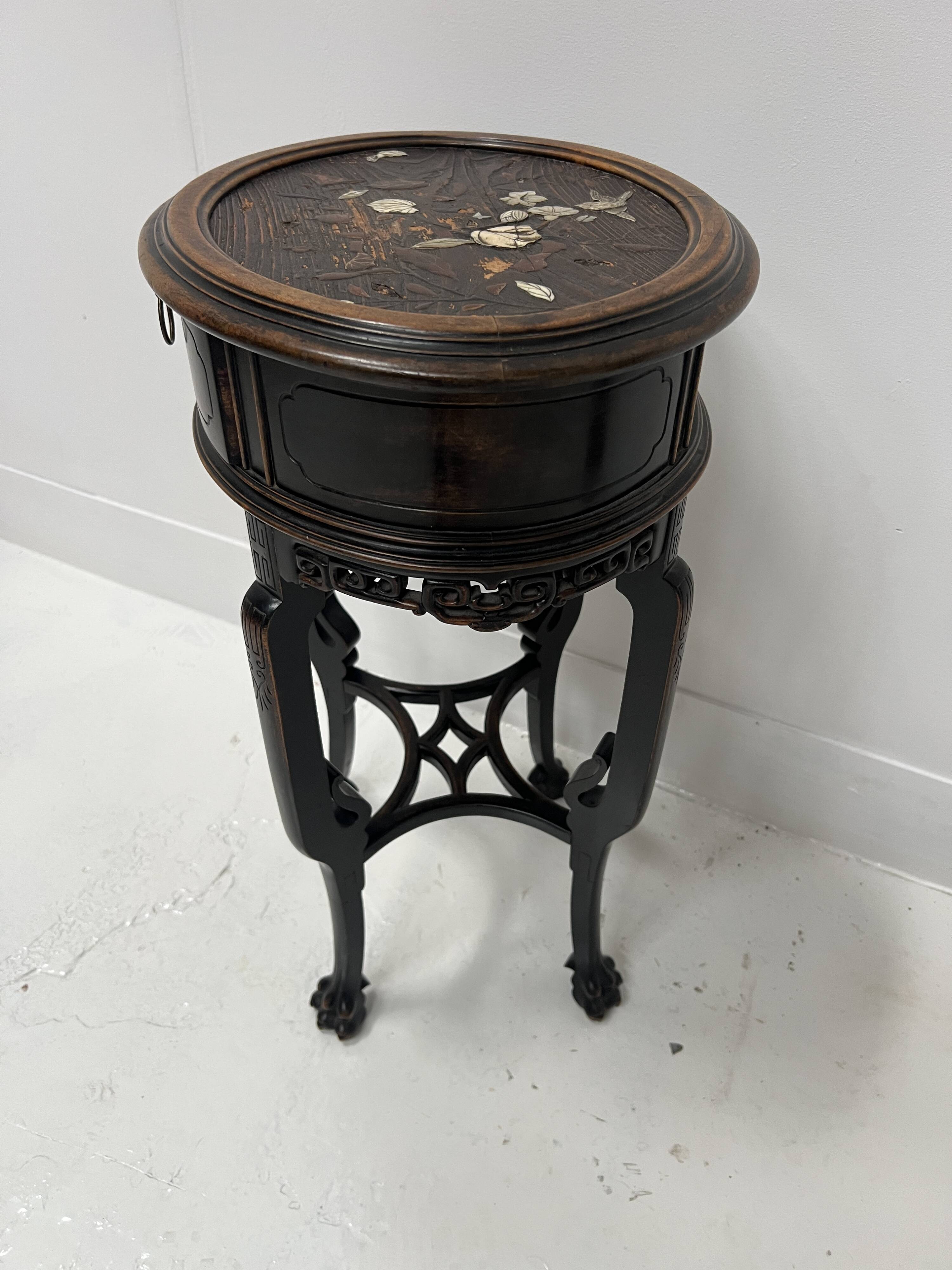 Asian style side table in natural wood, 20th century.