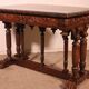 Table de milieu d'époque Renaissance en noyer