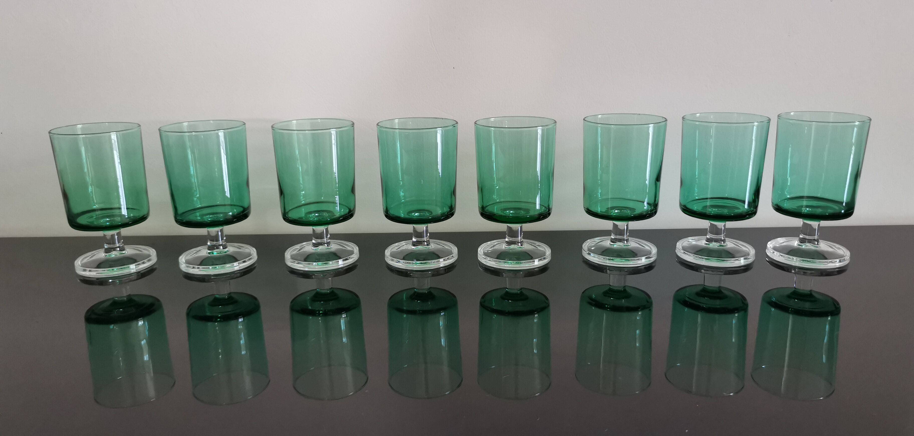 Set of 8 vintage emerald green cavalier luminarc wine glasses