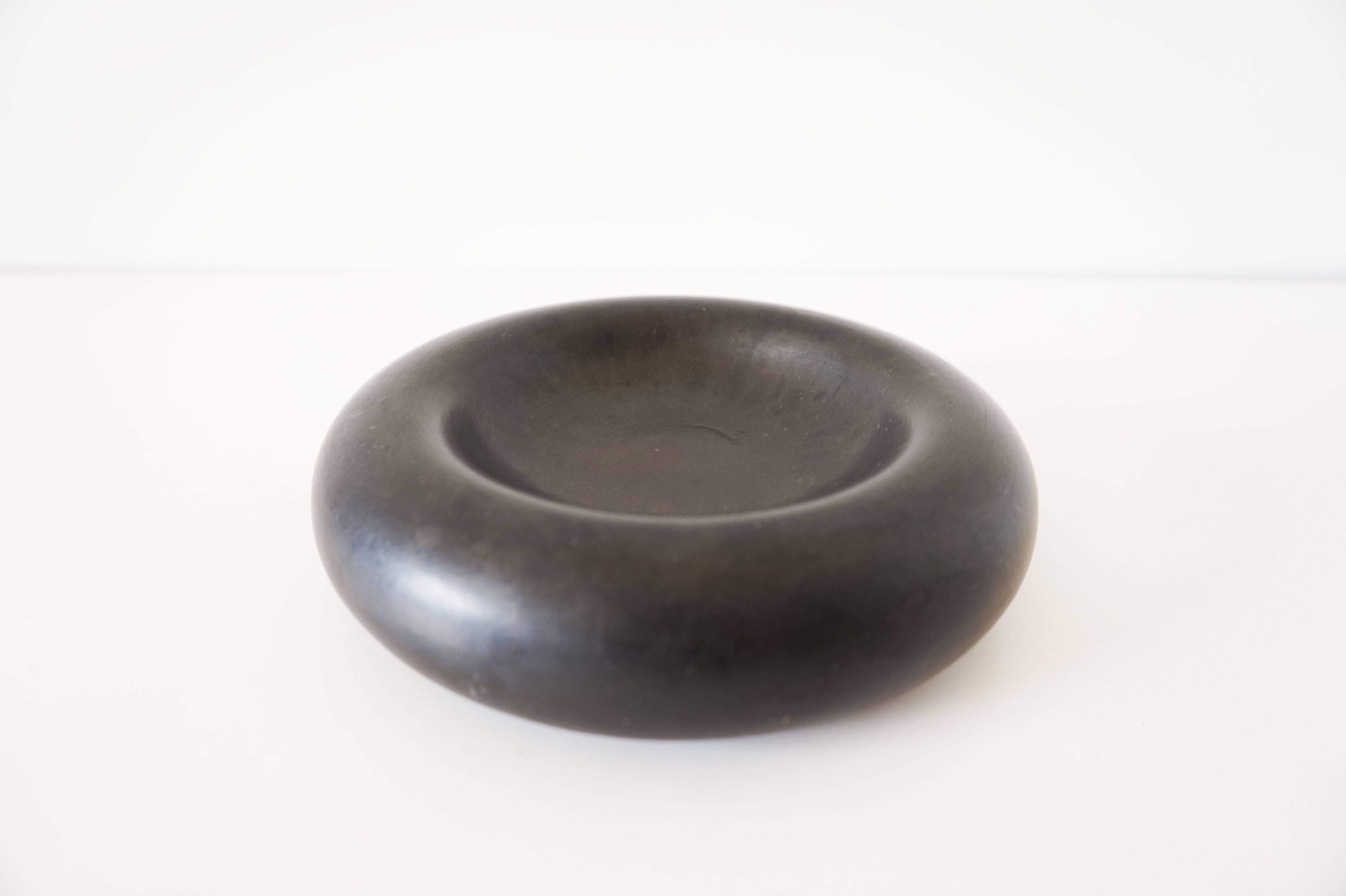 Empty round pocket in black ceramic