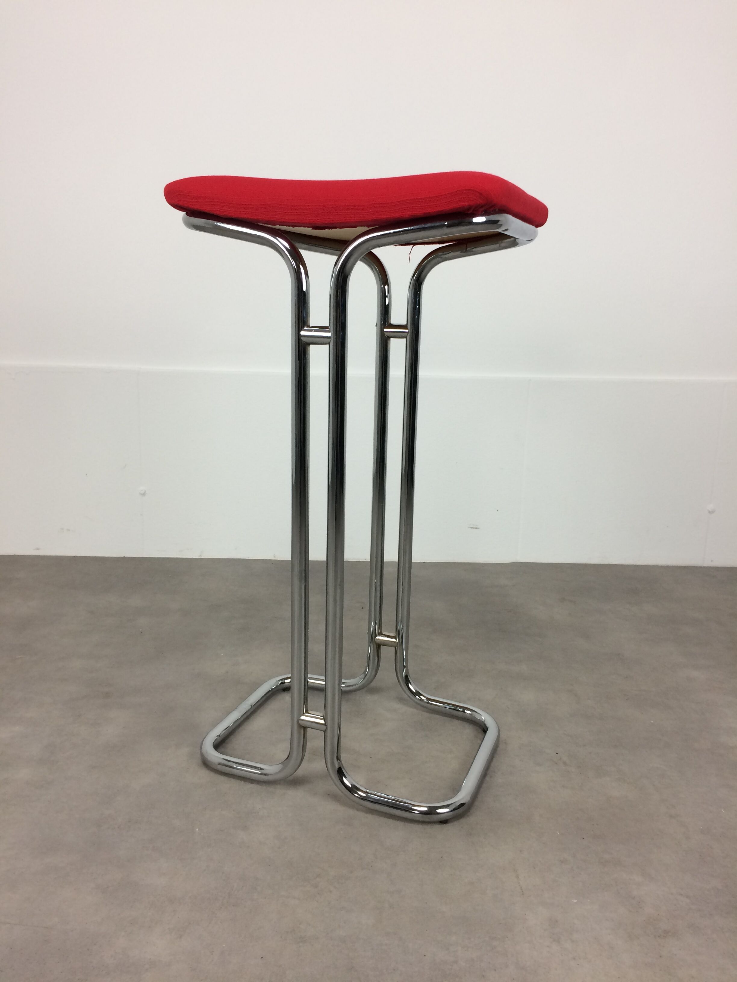 Bar stool 70's chrome and red fabric