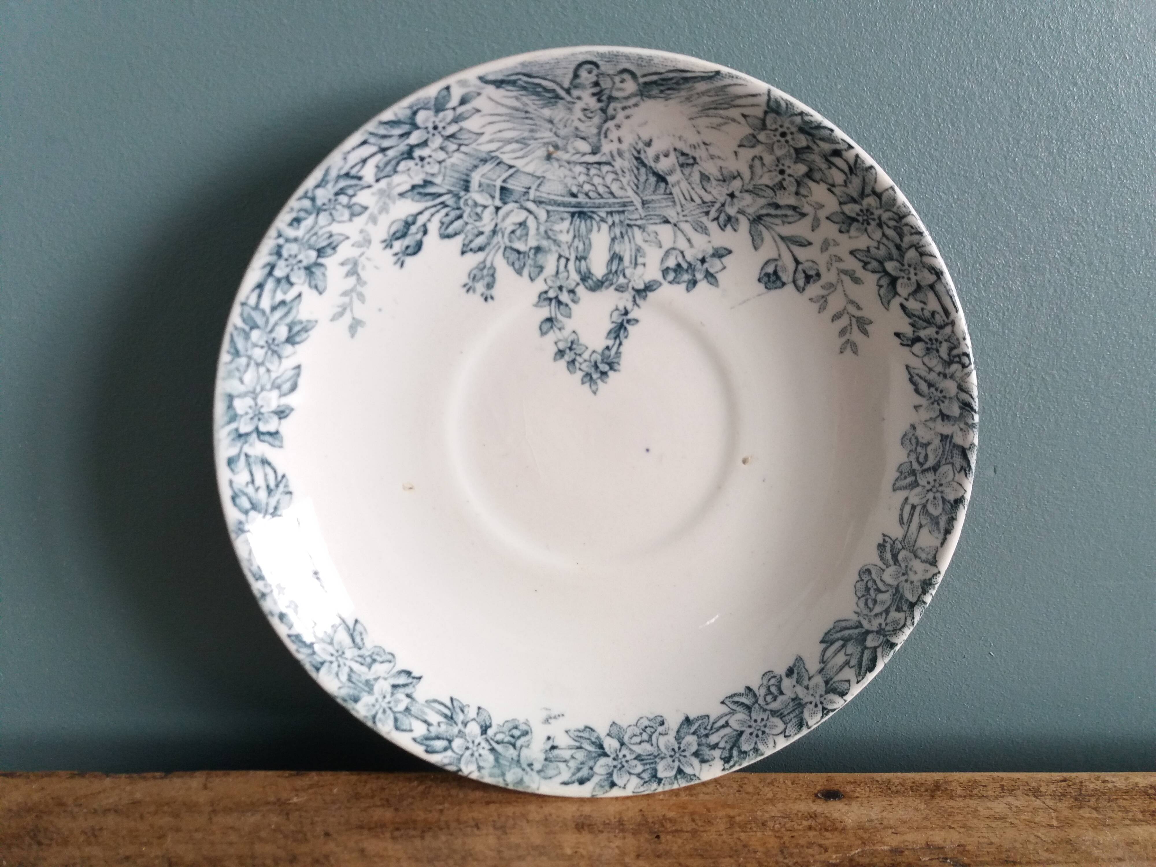 Saint Amand plate by Lebacqz & Bouchart, Colombier decoration, early 20th century