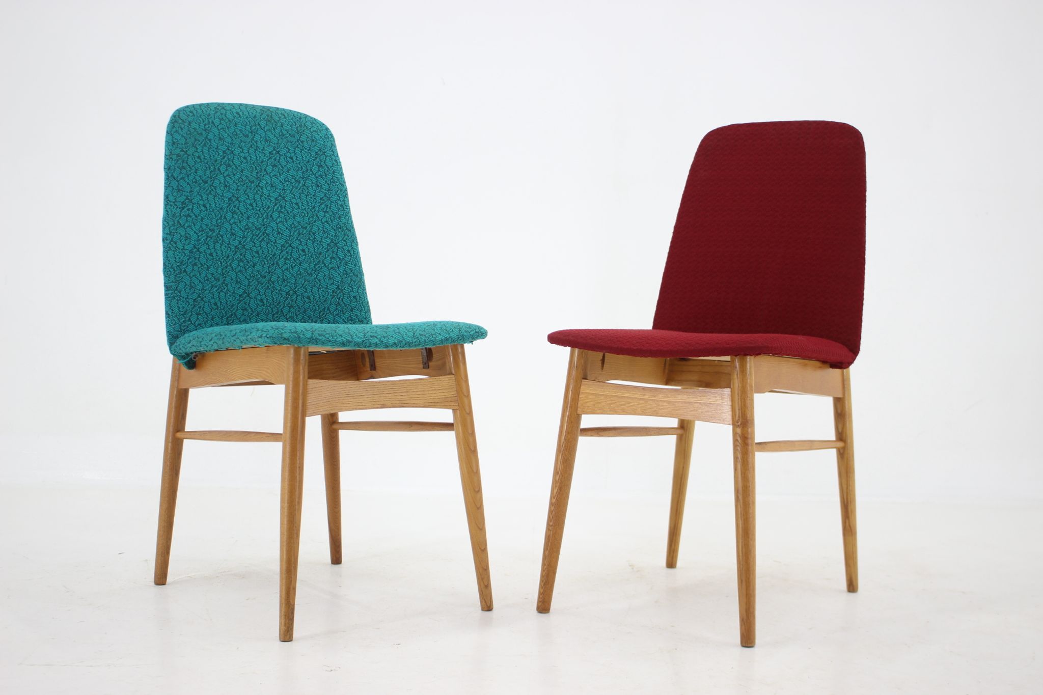 Ensemble de 6 chaises de salle à manger en frêne des années 1960, Tchécoslovaquie