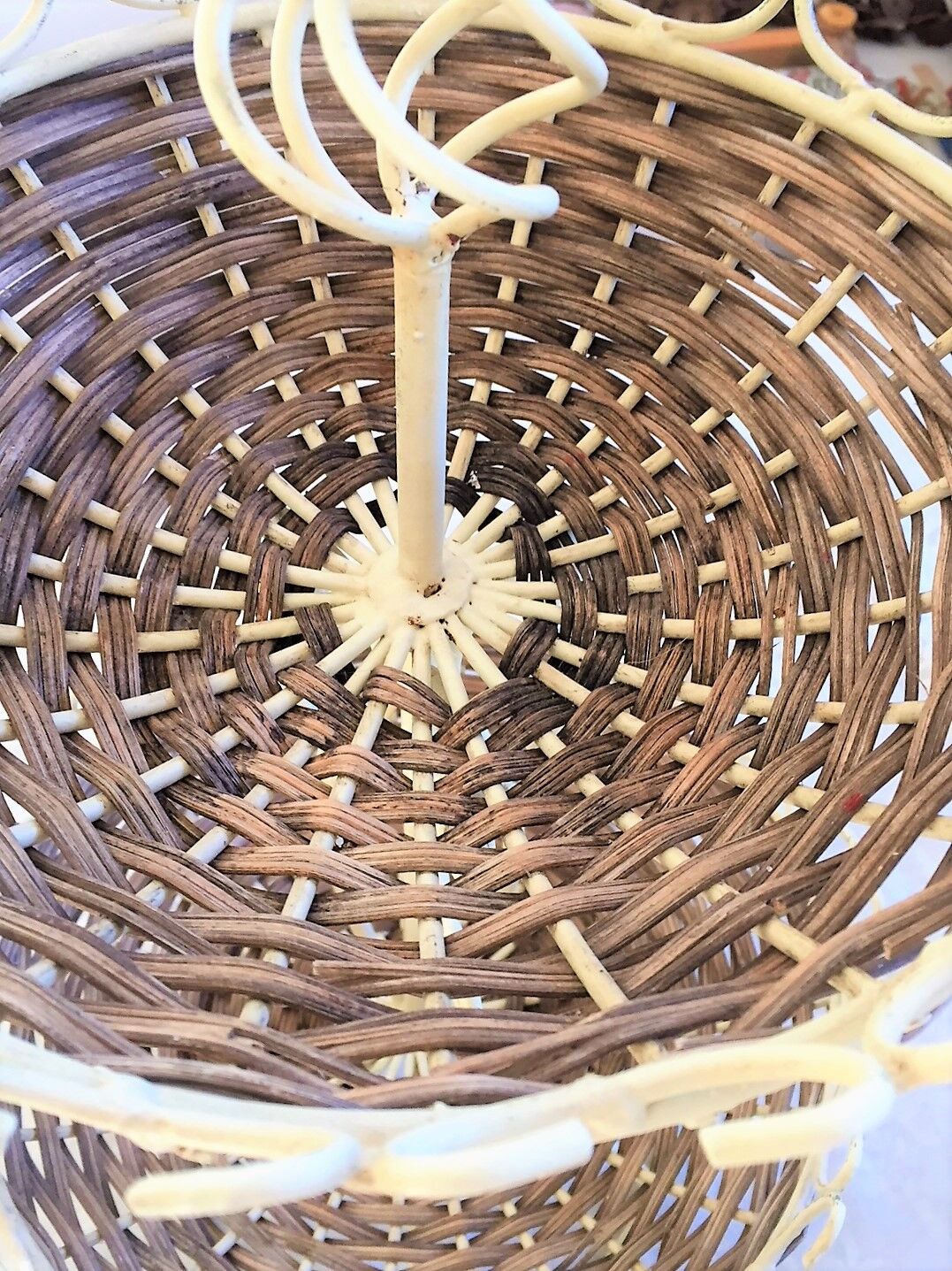 Display 2-tiered structure patinated metal rattan baskets