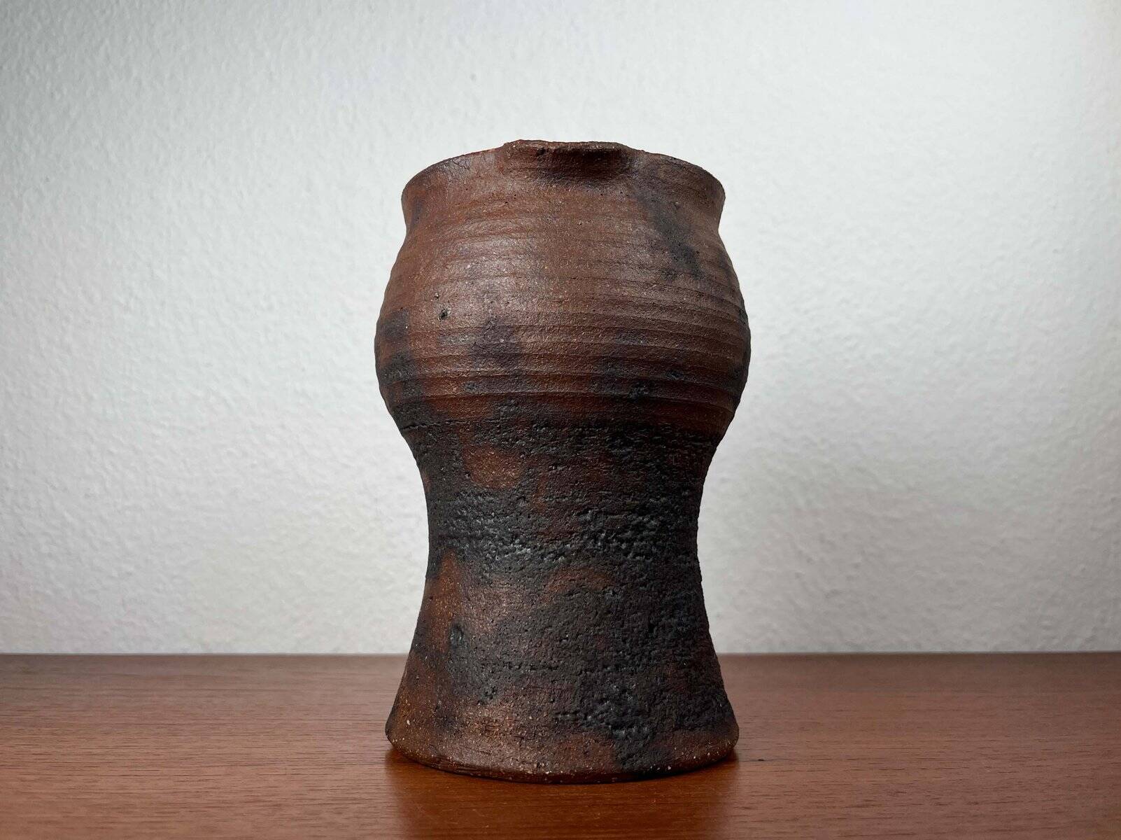 Carafe Vase de Pottery de Studio Allemand Brutaliste Mid-Century Modern par Gerhard Liebenthron, 1974