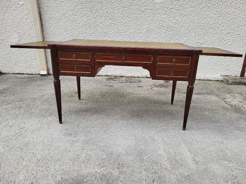 Bureau style louis XVl avec tablettes et 4 tiroirs