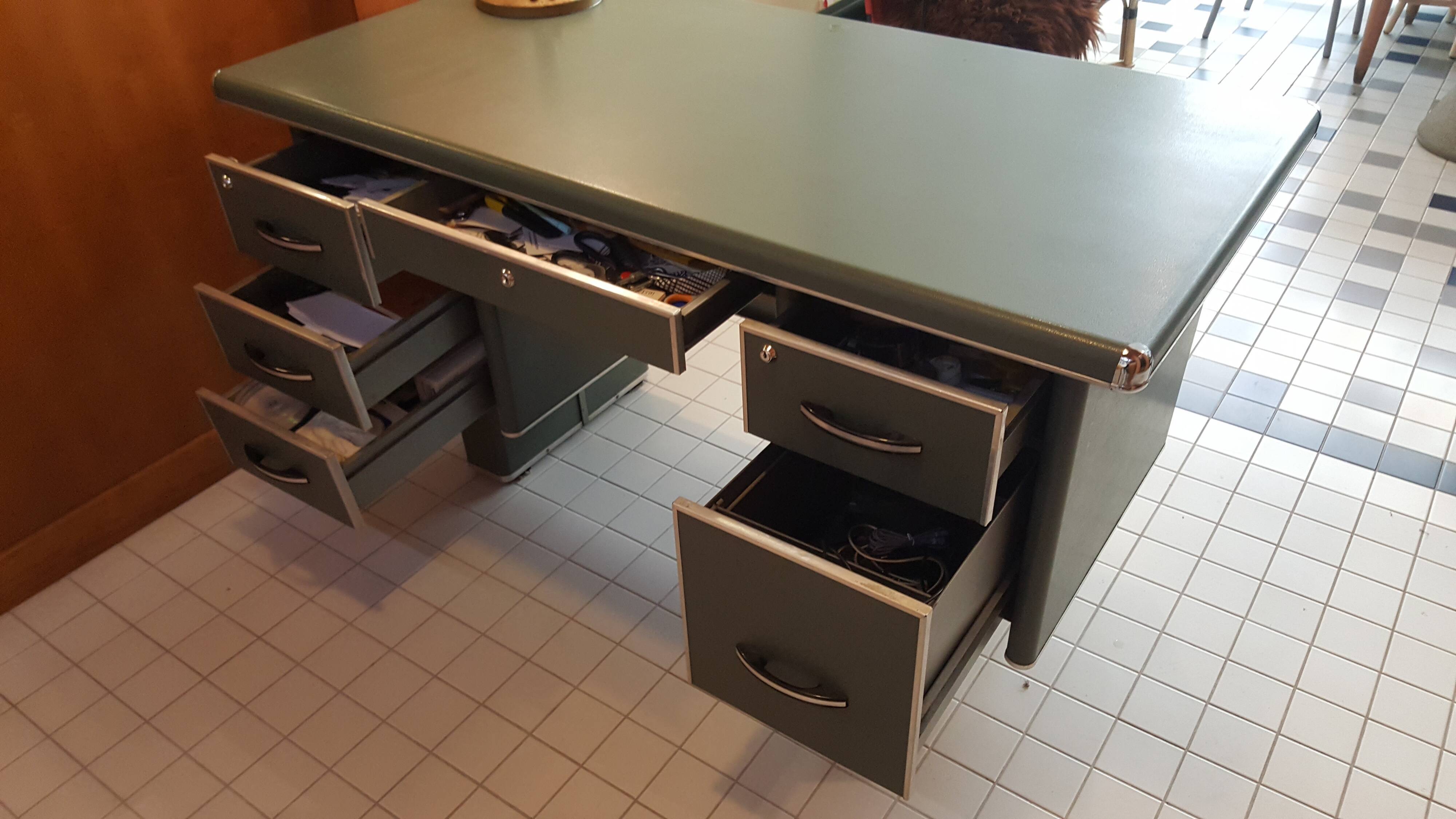 Bureau metal Strafor vert vintage streamline