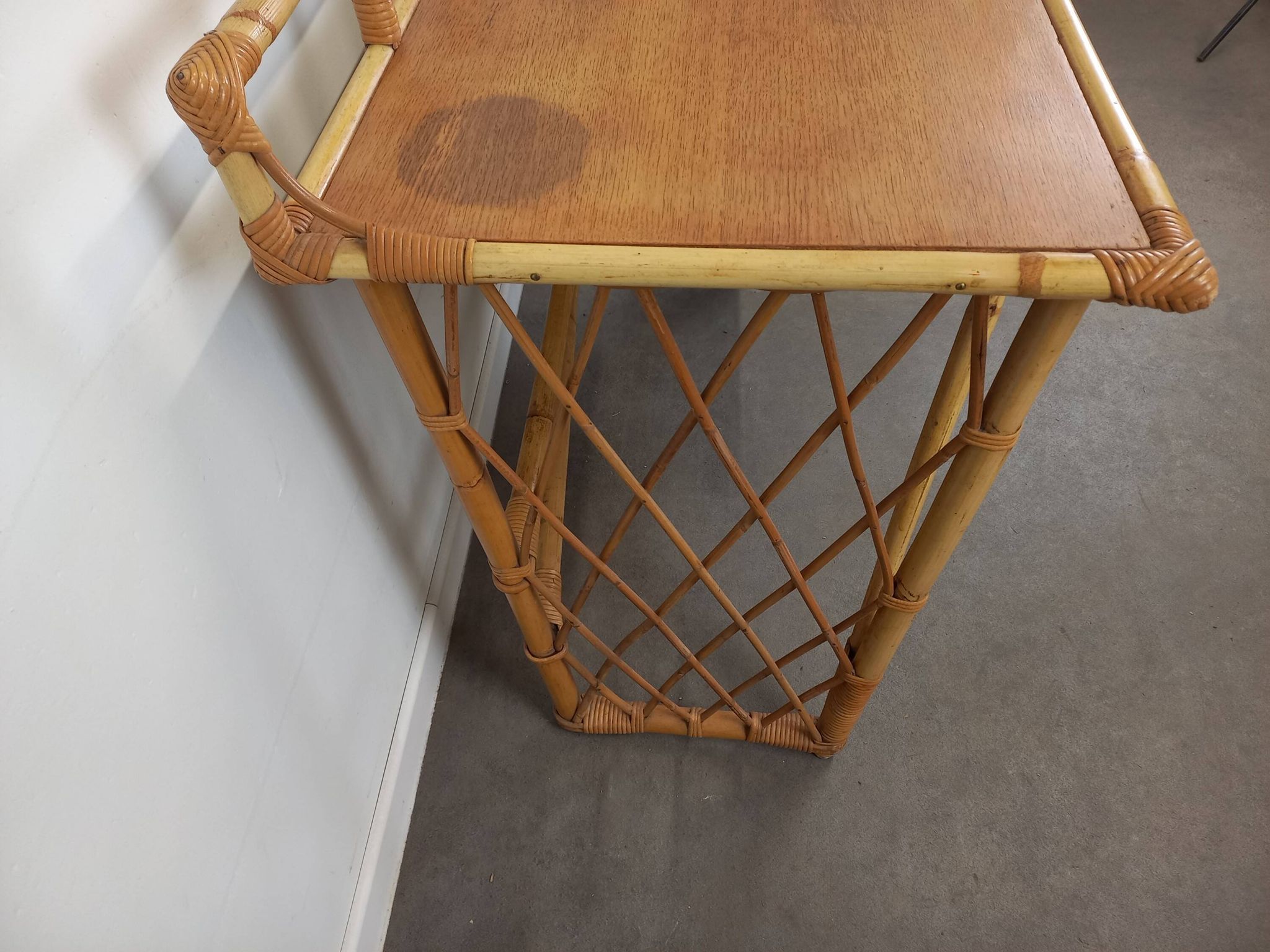 Bureau et sa chaise en rotin