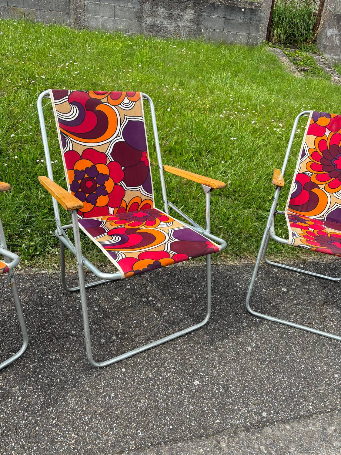 Vintage 70s Flower Power camping chair