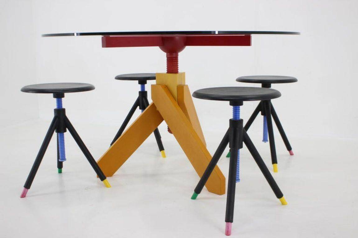 Italian Postmodern Adjustable "Screw" Dining Table and Four Stools in the Style