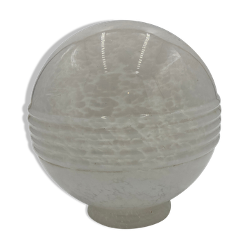 Globe blanc en verre de Clichy