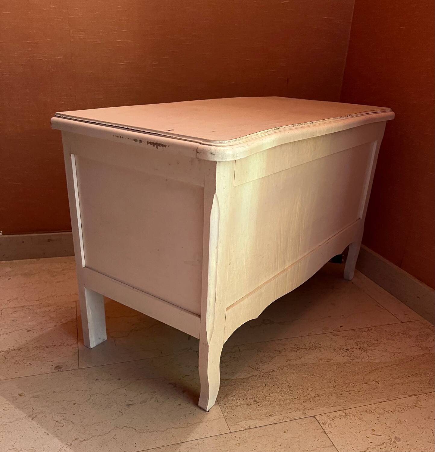 Coffre de rangement en bois blanc