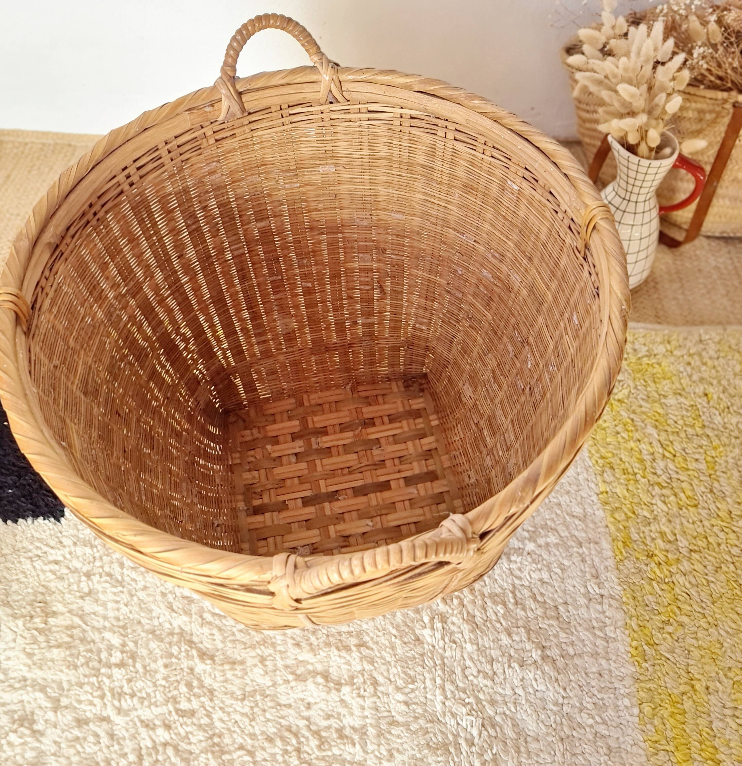 Storage basket for a plant pot in vintage rattan