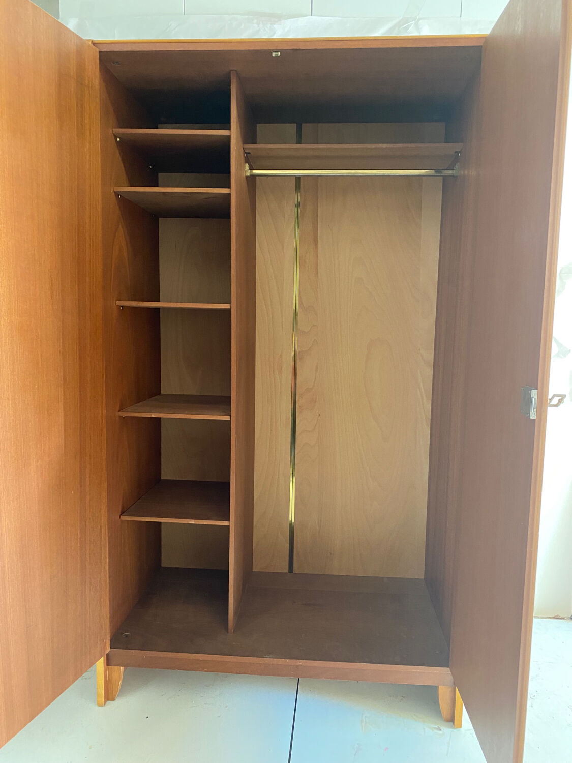 Vintage wardrobe feet compass from 1957