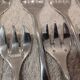 12 fourchettes à huitre en métal argenté orfèvre J Brille manche uniplat