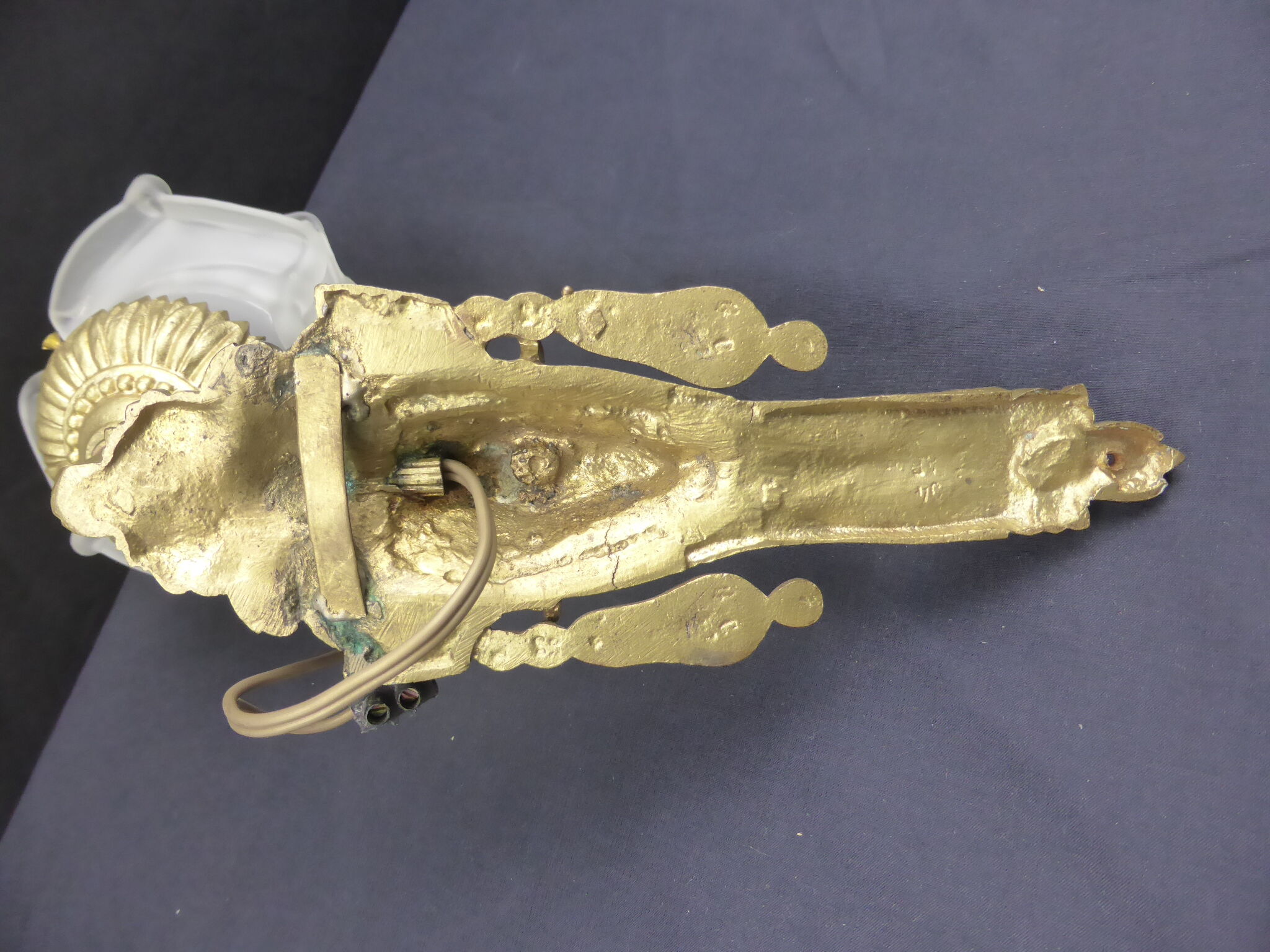 Applique ancienne en bronze doré à tête de bélier et feuille d'acanthe+tulipe fleur