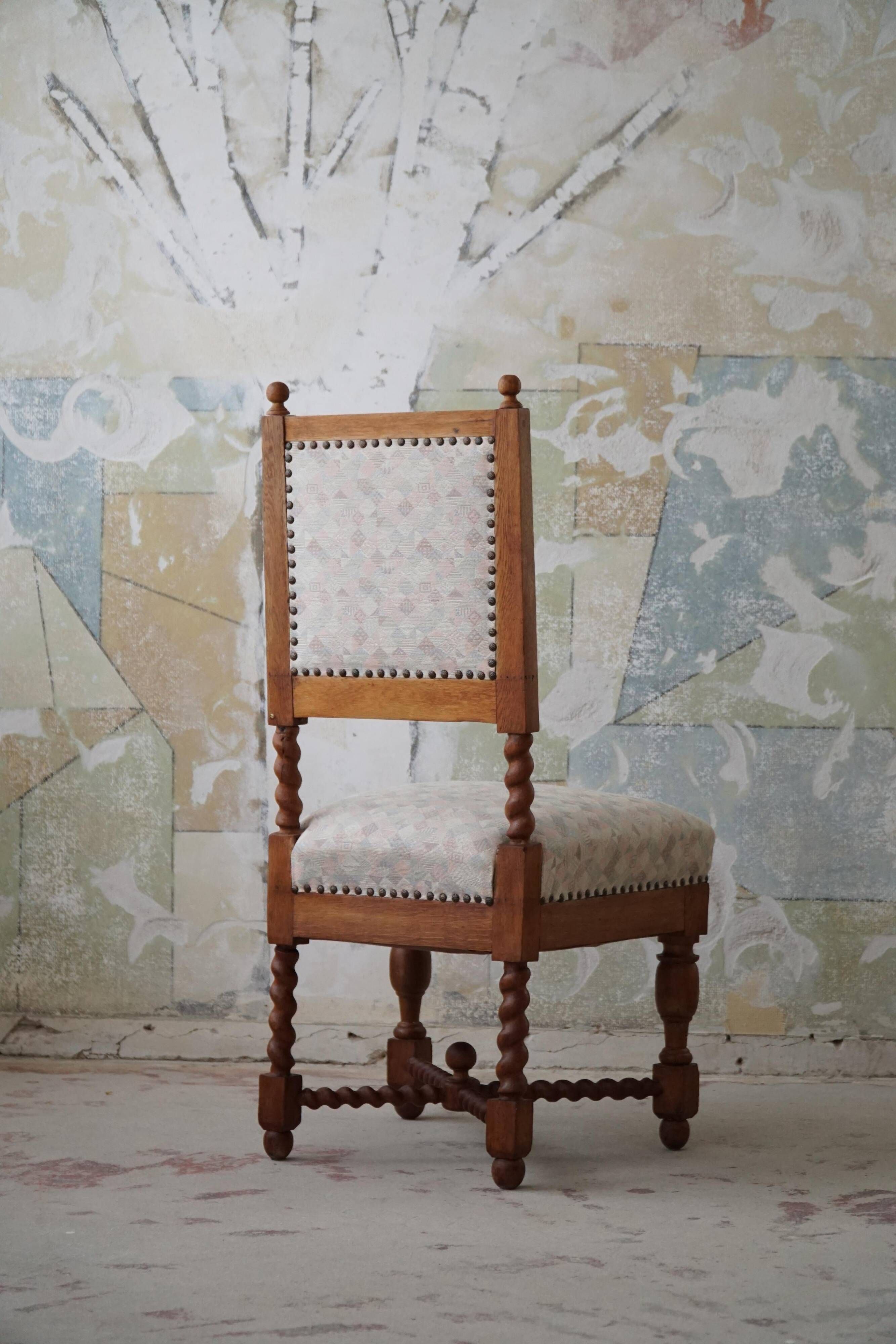 English baroque-style chair with twisted oak legs, 1920s.