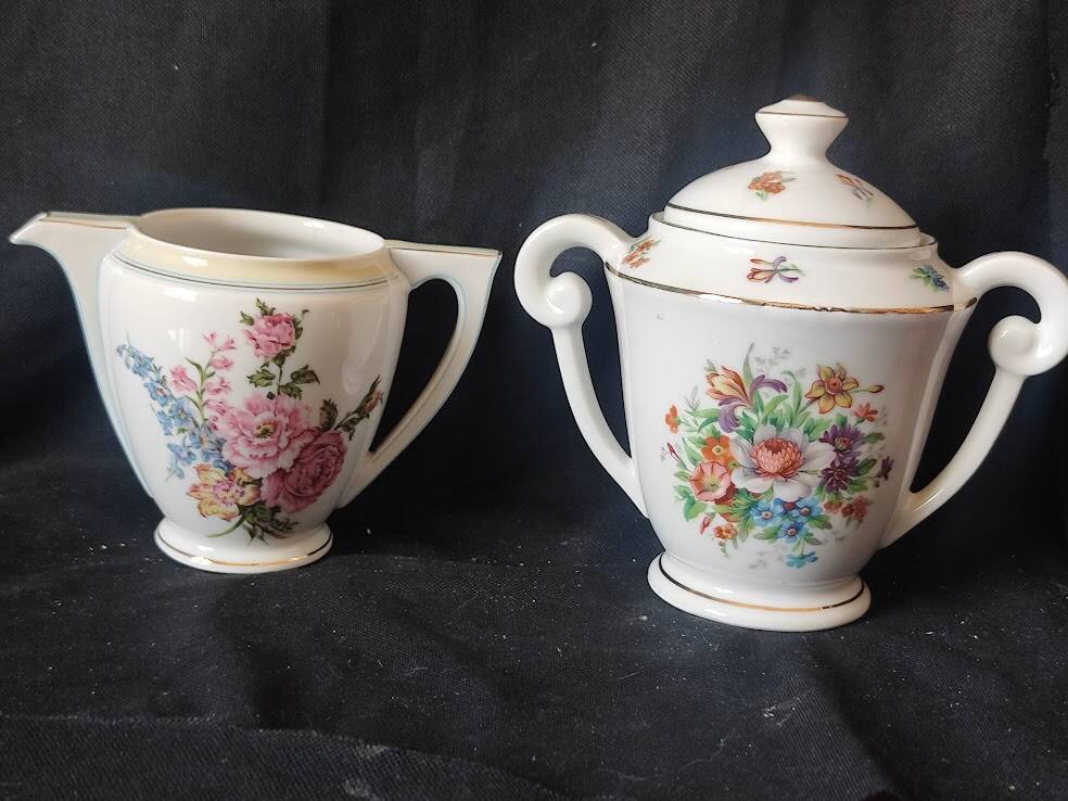 Crémier et sucrier porcelaine décor de roses