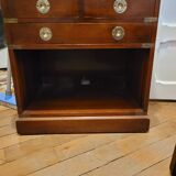 Meuble d'appoint anglais en placage d'if cuir et laiton