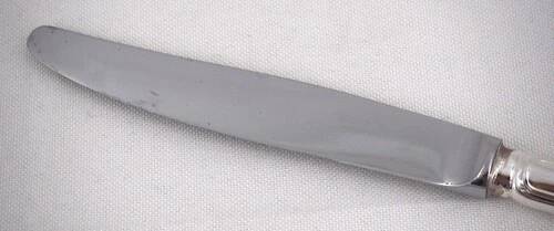 Christofle Spatours, 12 silver-plated table knives, in excellent condition.