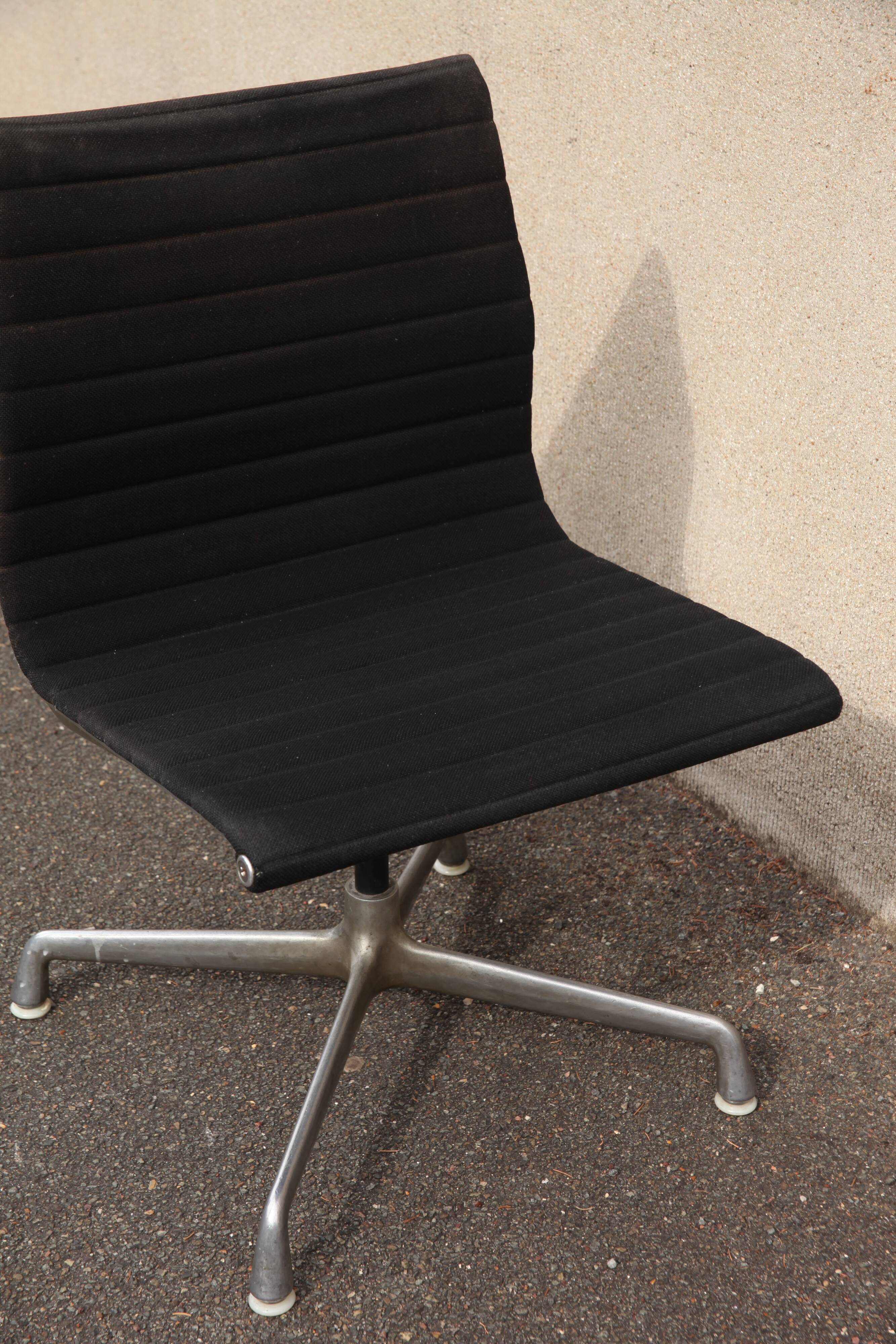 Chaise de bureau Eames pour Herman Miller EA 106
