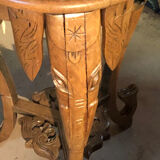 Guéridon sculpté à tête d éléphants