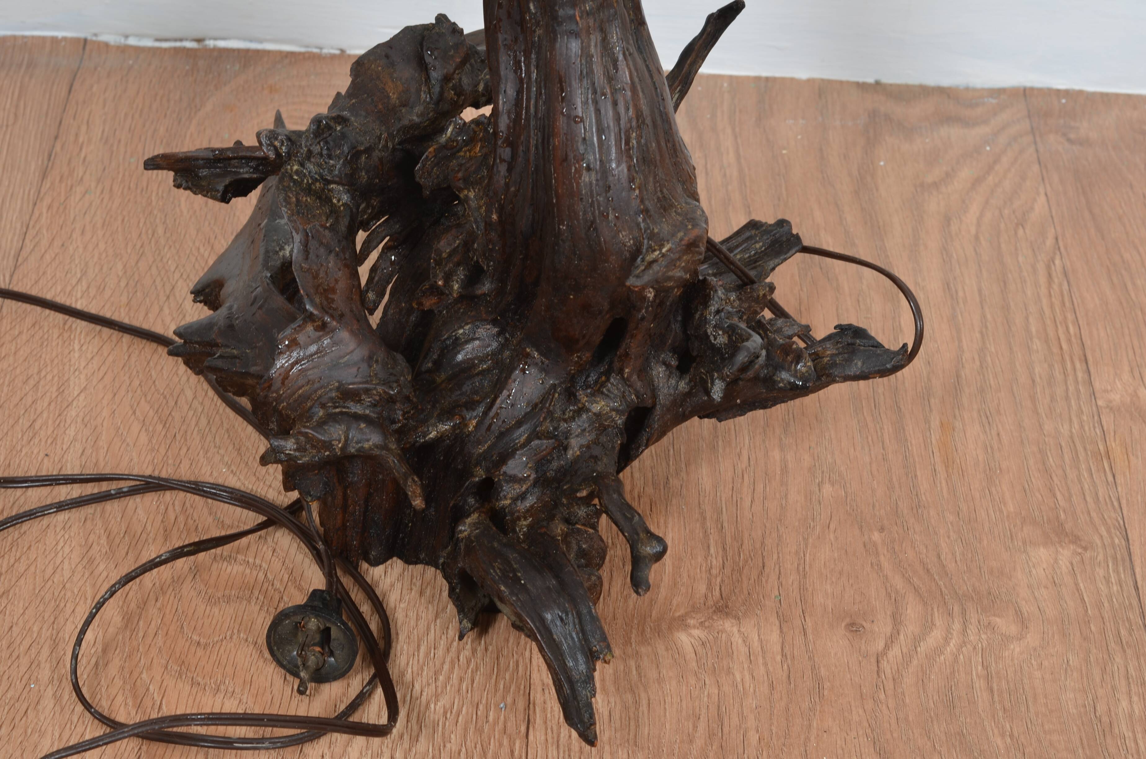 Lampe pieds racine brutaliste